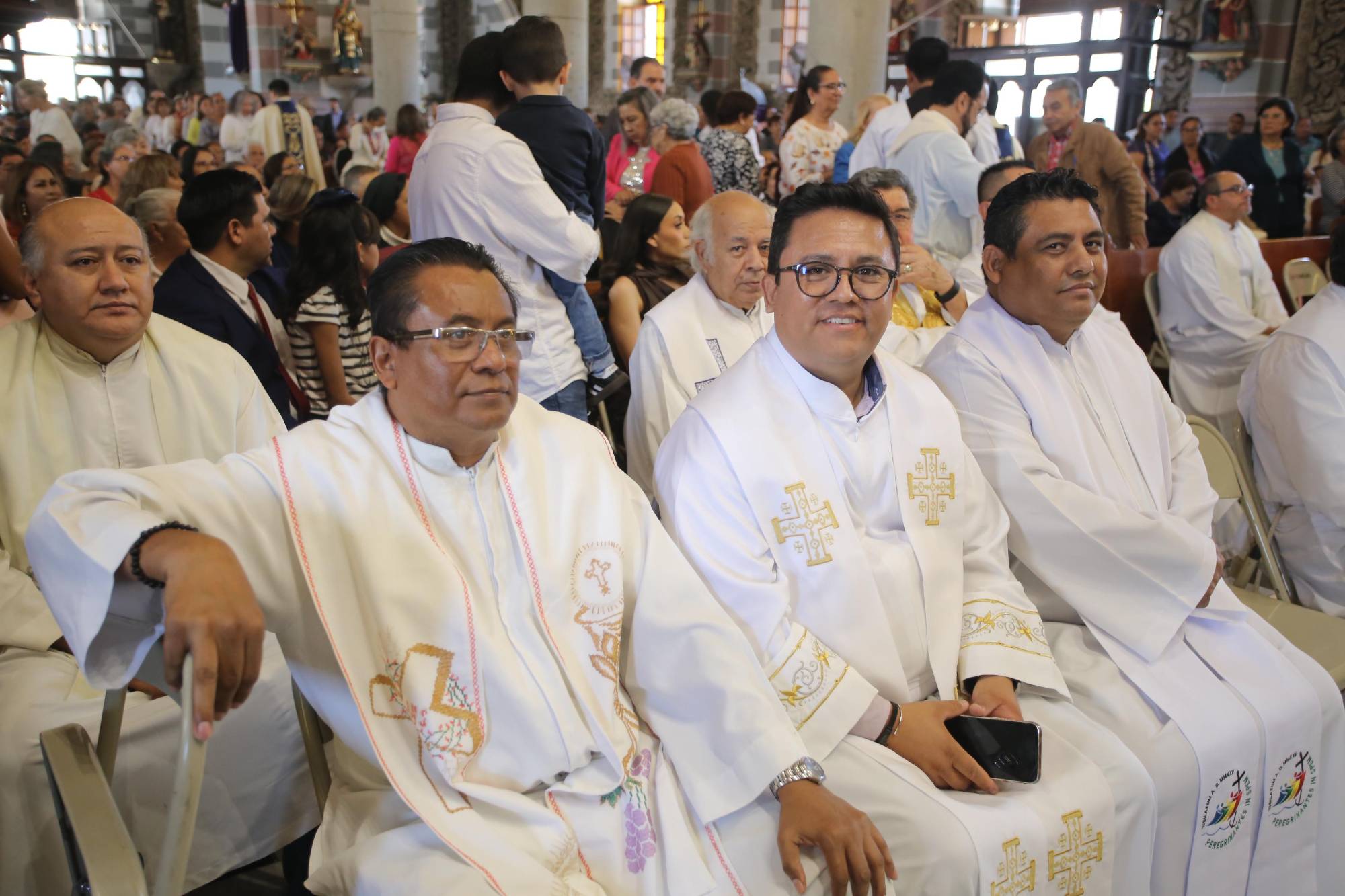 $!Los sacerdotes Luis Alberto Vázquez, Daniel Arellano Macías y Joel Meza Reyes, estuvieron presentes en la ceremonia.