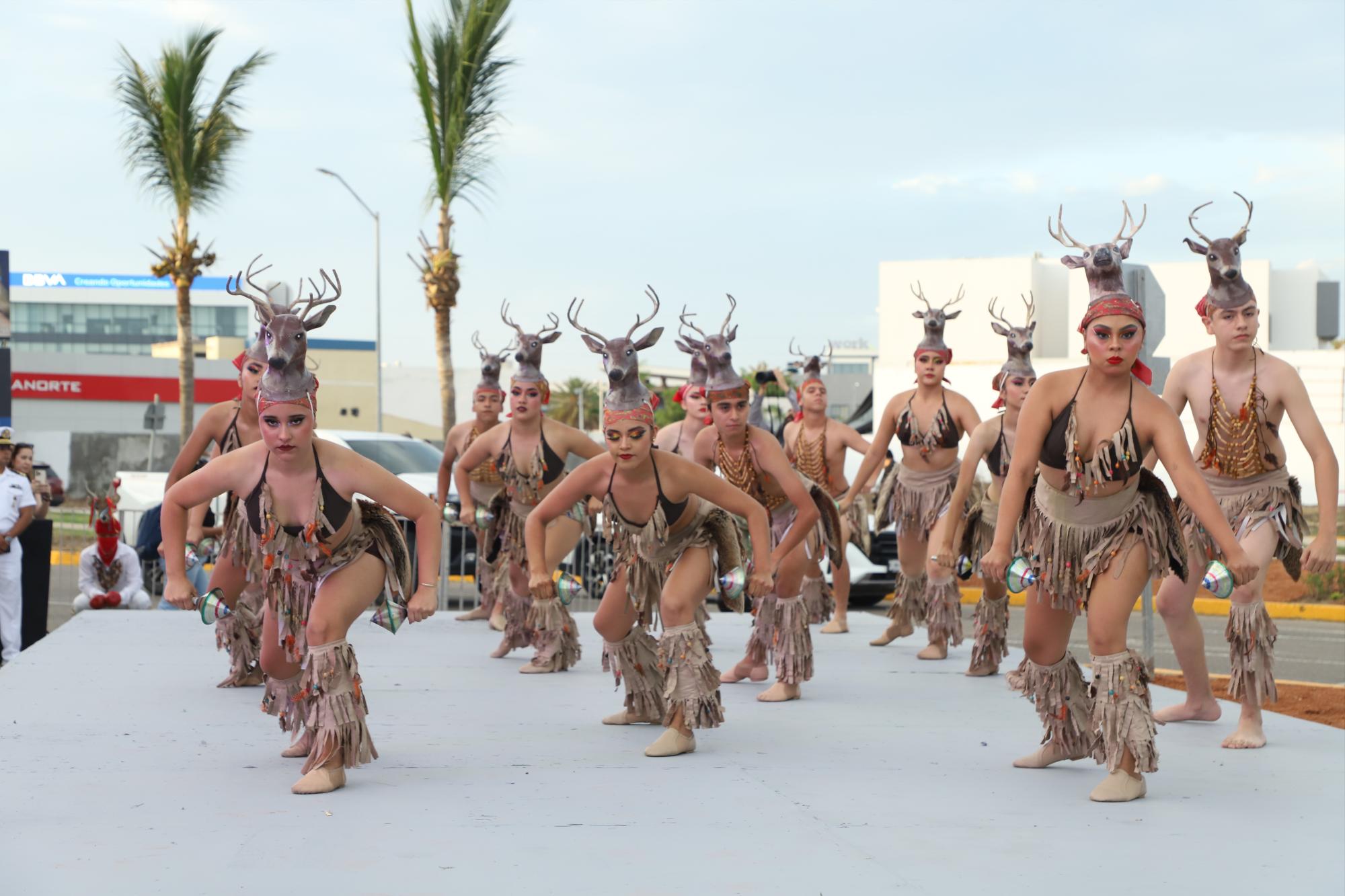$!Diversas coreografías del venado se realizaron en el acto.