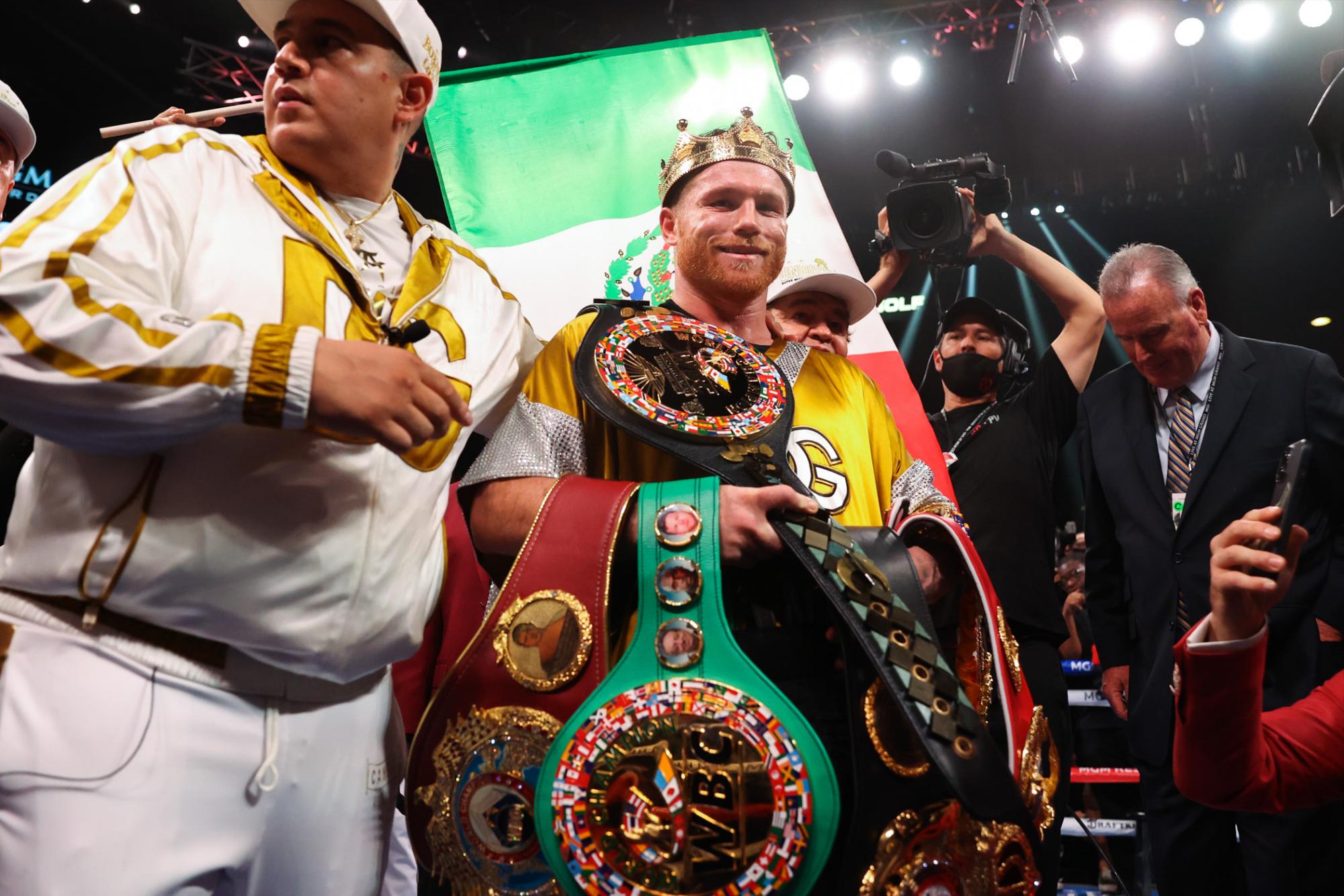 $!‘Estoy orgulloso de hacer historia’: Canelo Álvarez dedica su triunfo a México