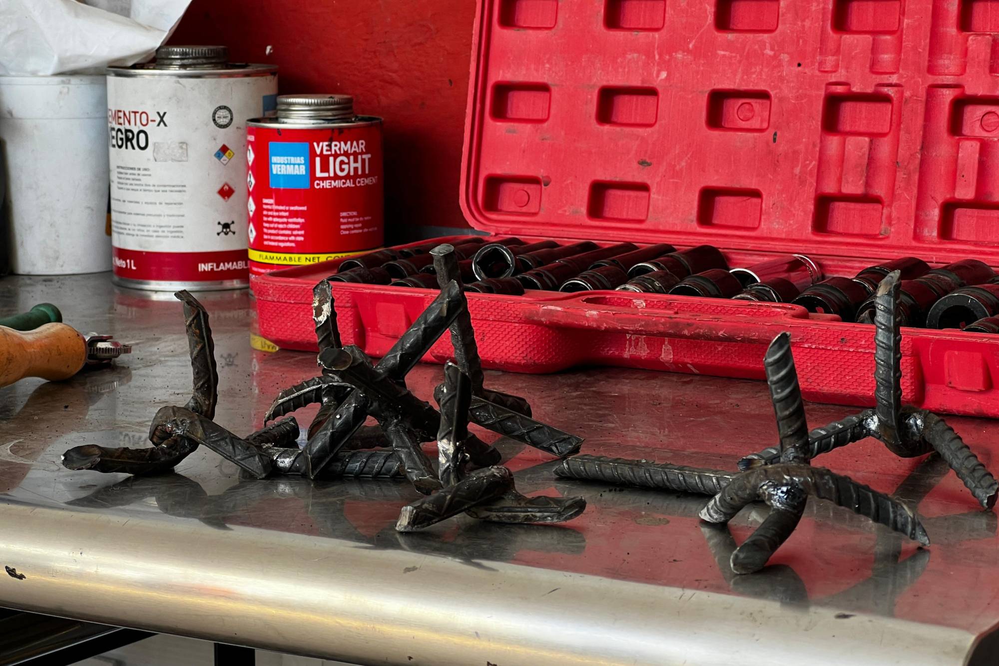 $!Llantera en Culiacán ofrece reparación gratuita a neumáticos afectados por ponchallantas