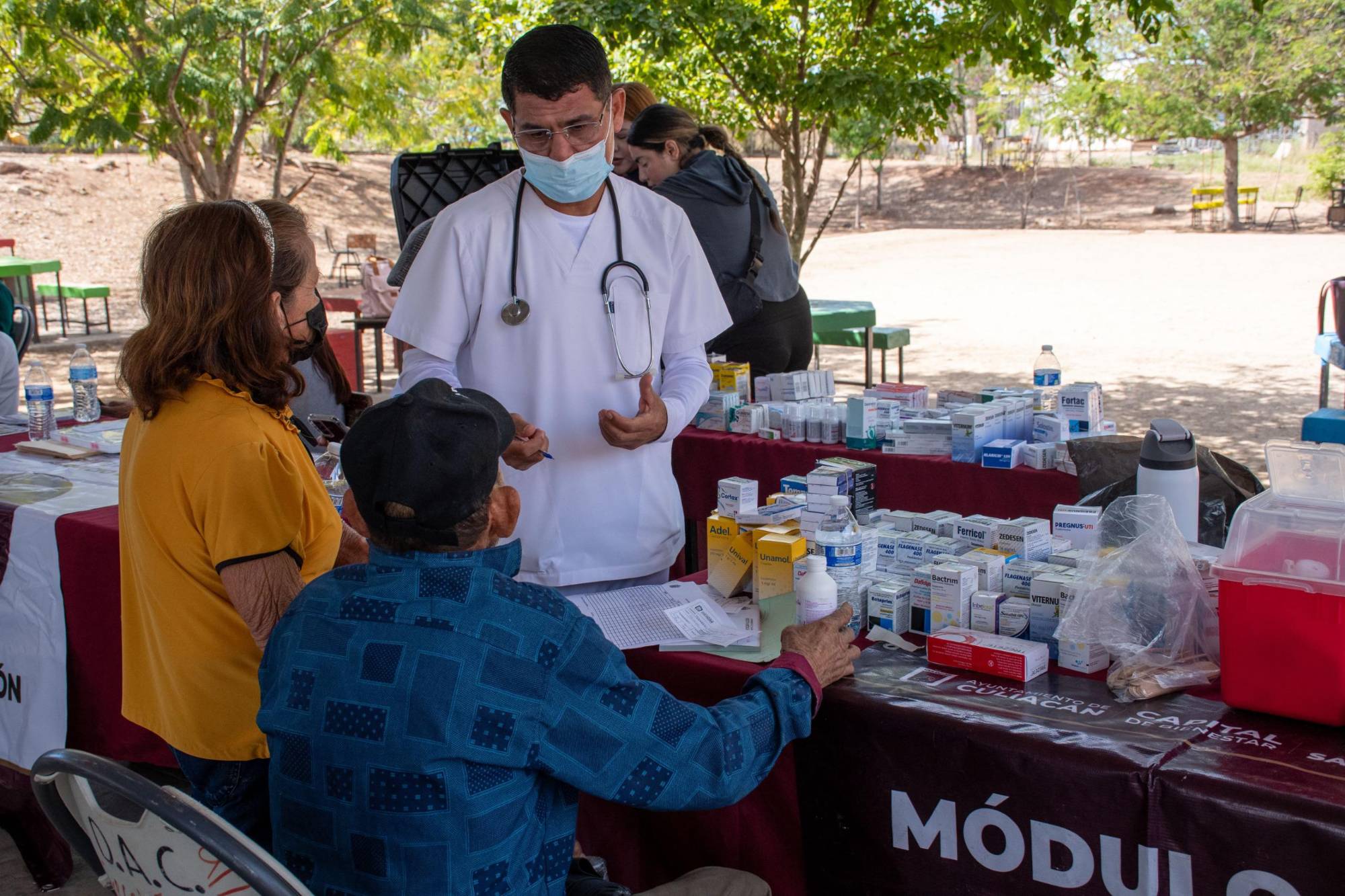 $!Llevan servicios de salud y vacunación a la colonia Bicentenario
