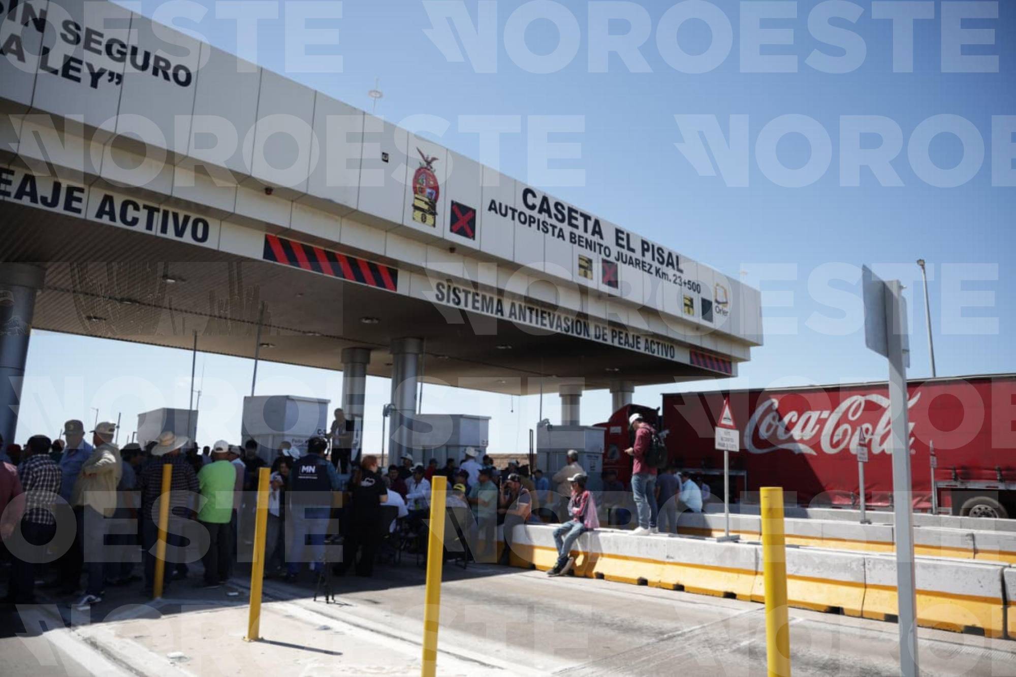 $!Productores toman casetas y liberan peaje en cuatro municipios de Sinaloa