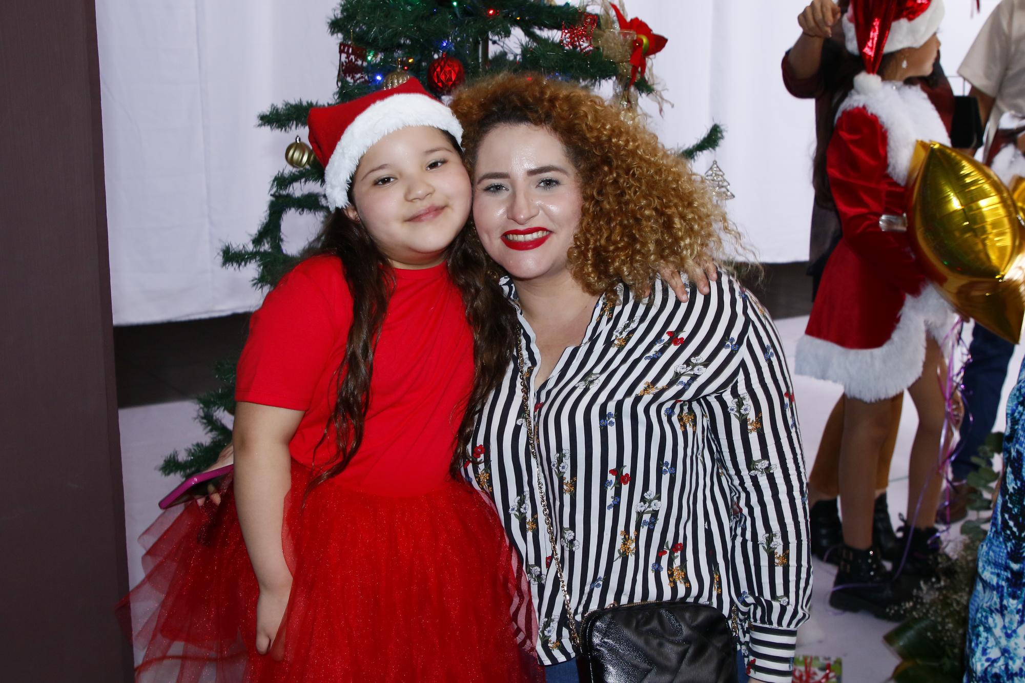 $!Scarleth Samaniego con su pequeña Daleyza Angulo.