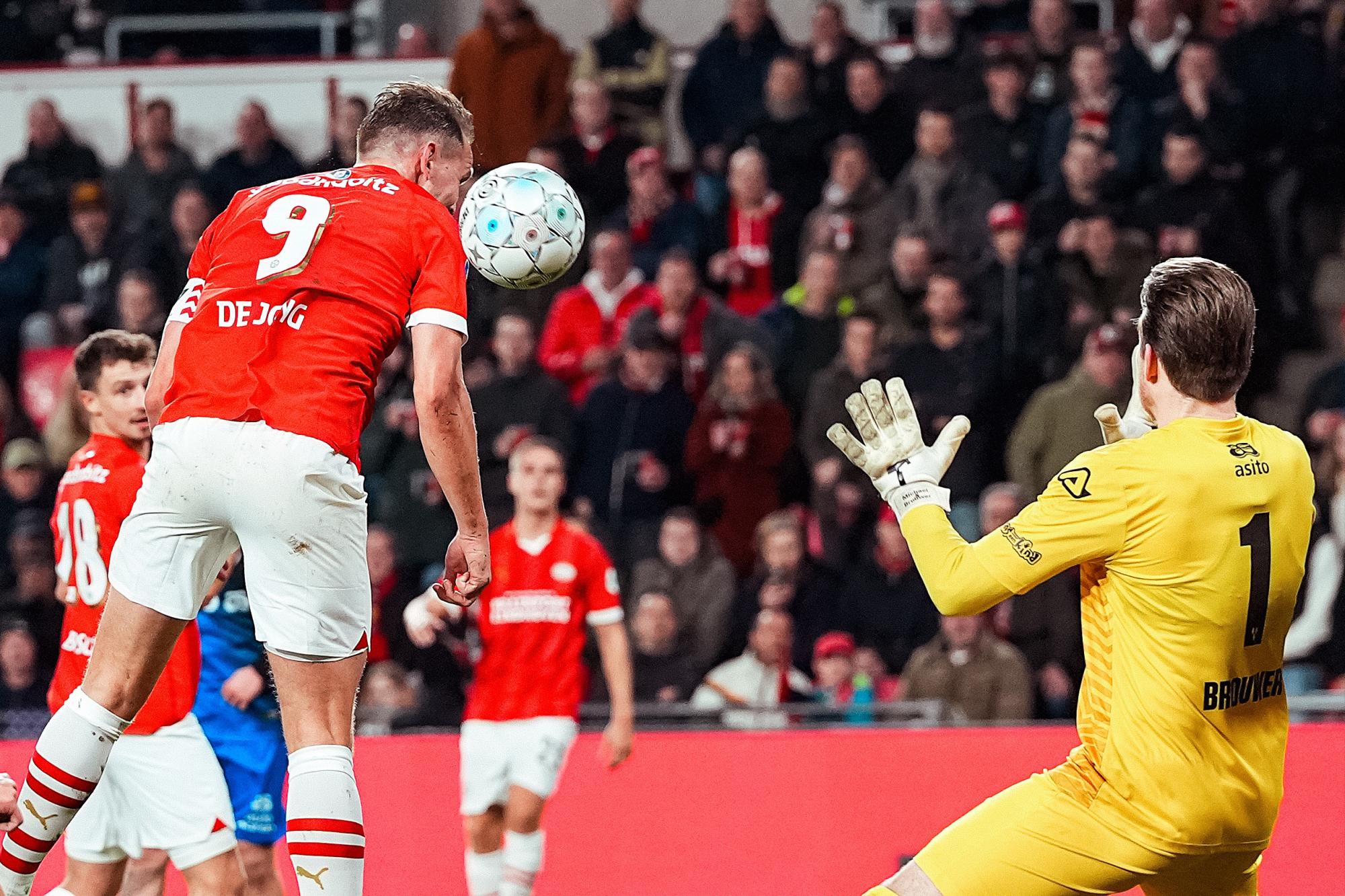 $!El PSV y el Chucky derrotan con autoridad al Heracles