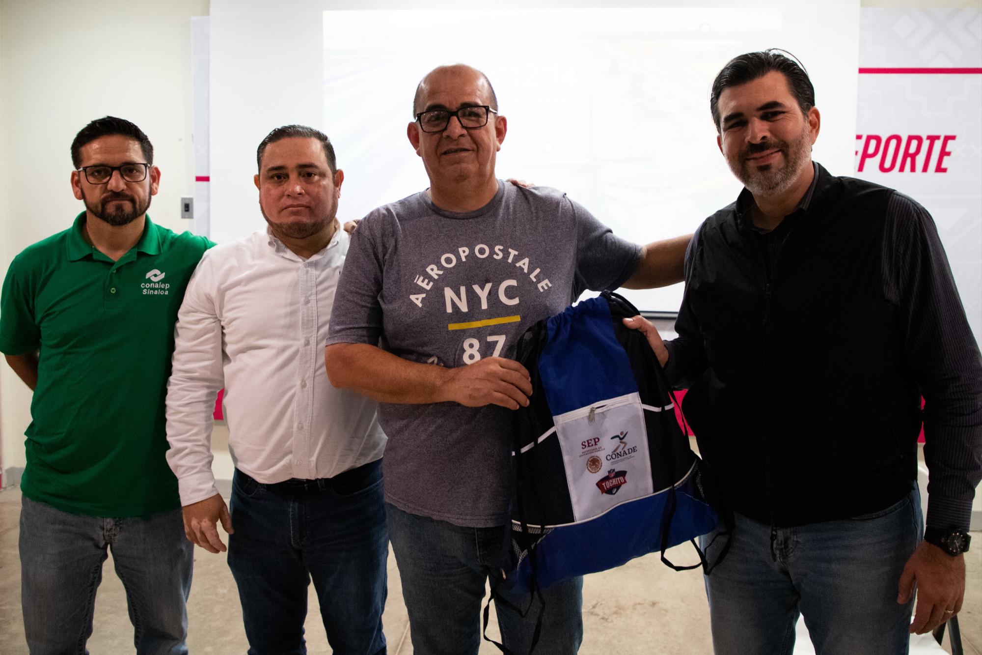 $!Capacitan a entrenadores de tochito en Culiacán