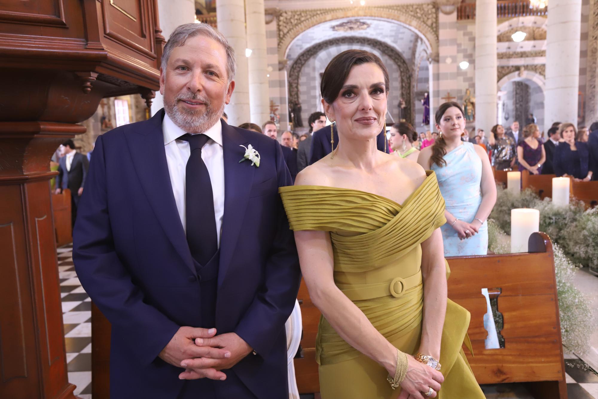 $!Carlos Alberto Lagos Yagües y Beatriz Isabel Piñeiro de Lagos, papás del novio.