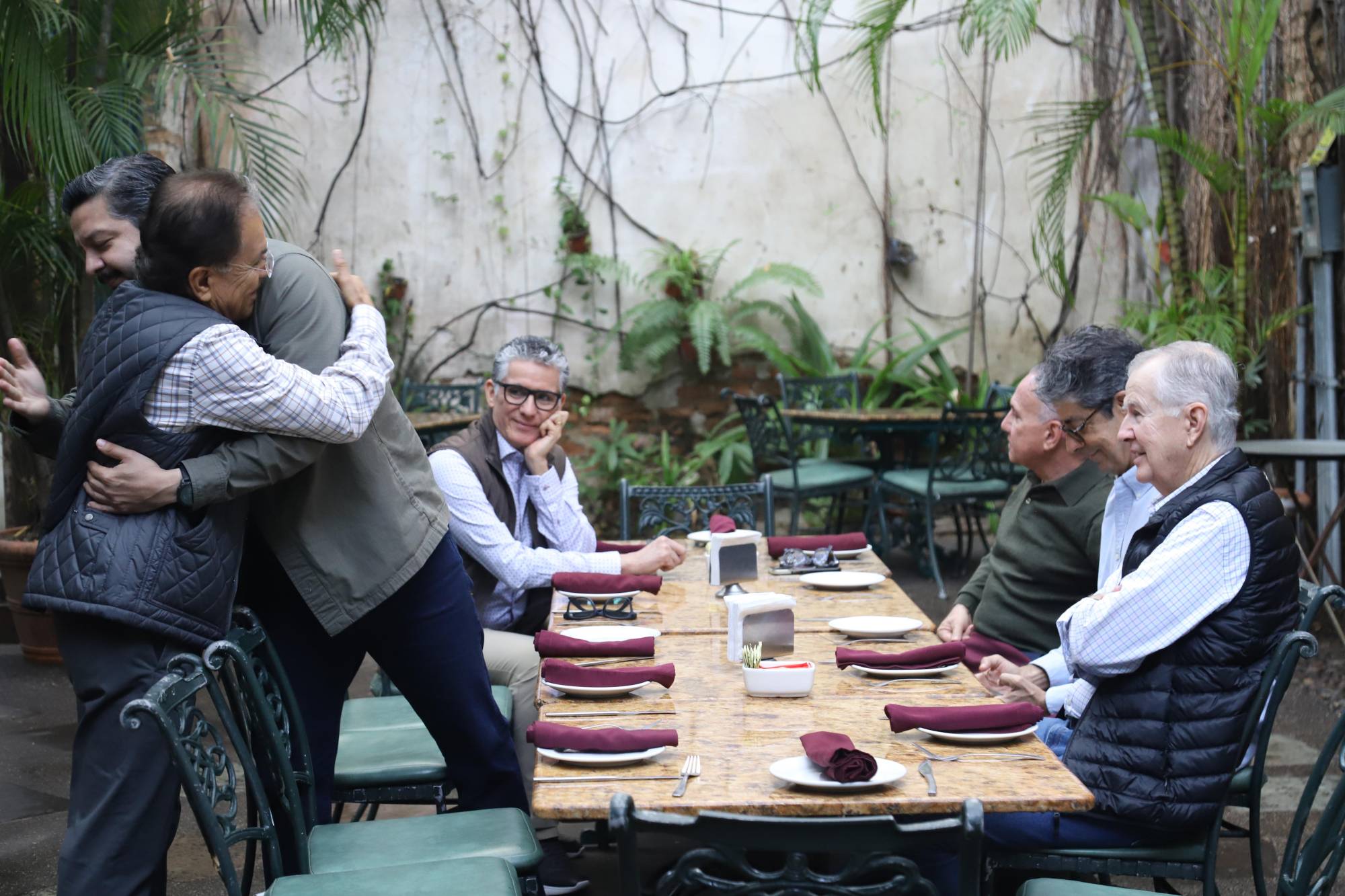 $!Cuauhtémoc Arámburo felicita a Adrián López Ortiz.