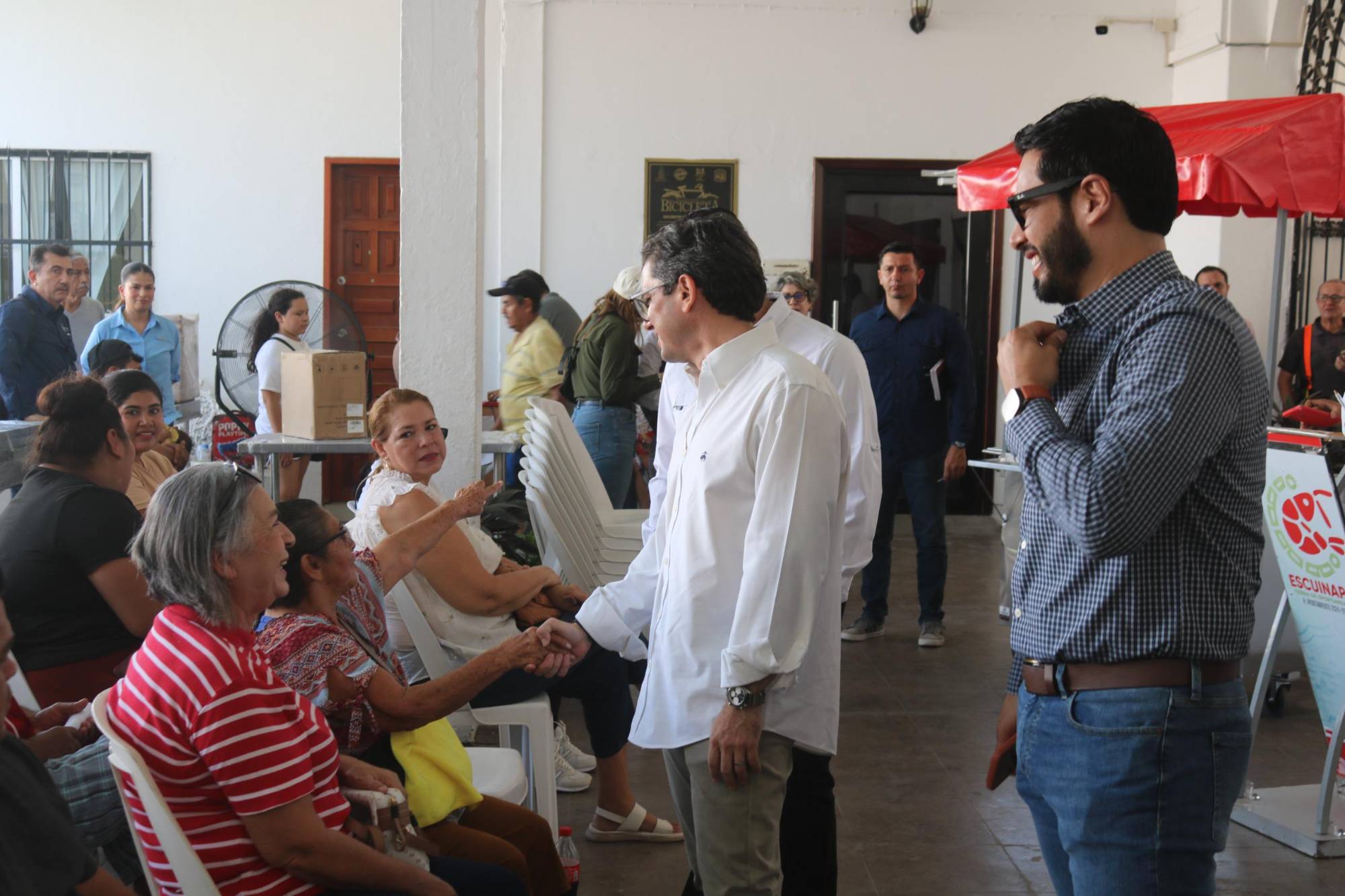 $!Entregan equipos productivos a emprendedores en Escuinapa