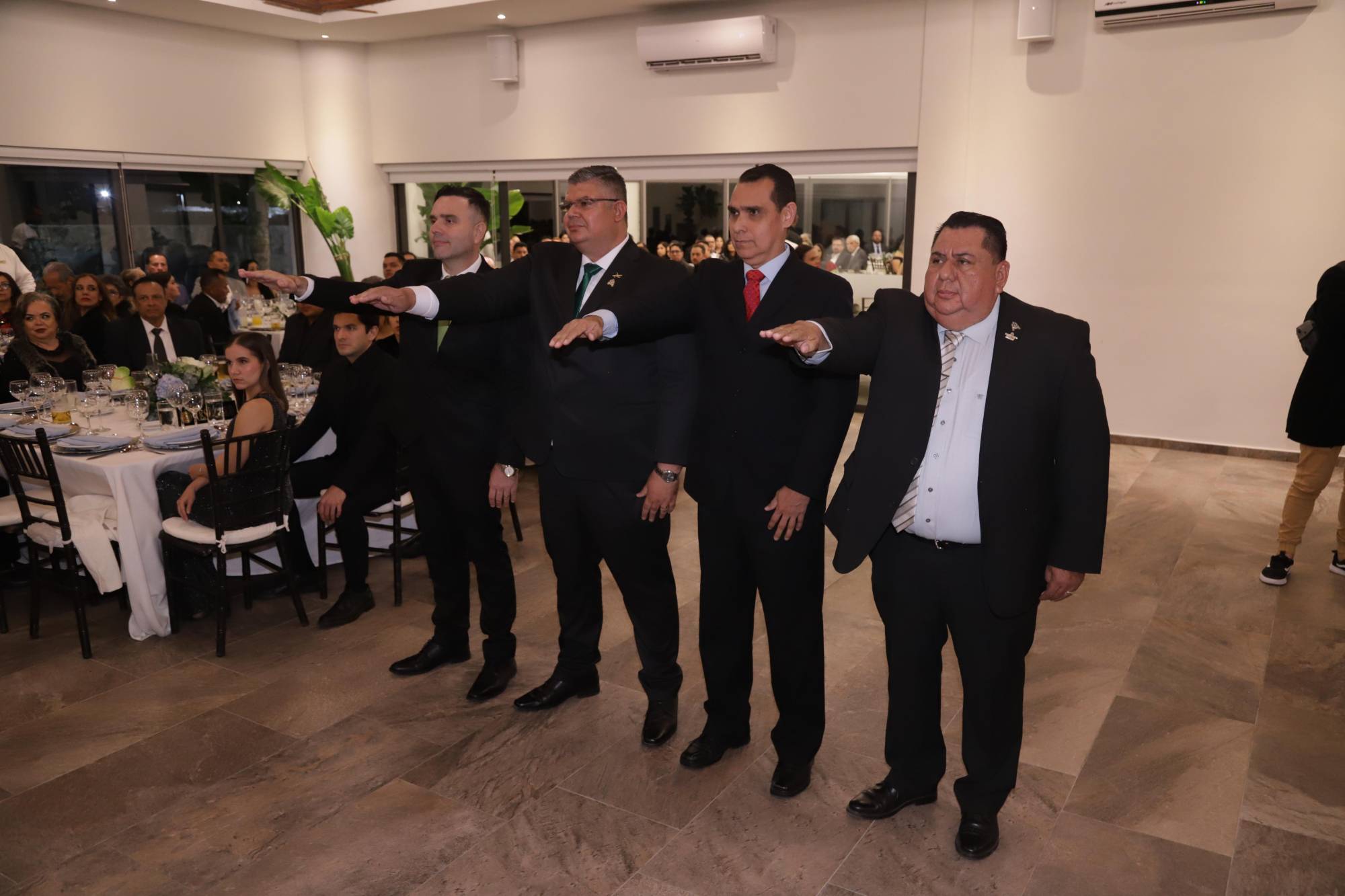 $!En el evento rindió protesta la Junta de Honor y Justicia que estará integrada por Ramón Antonio Osuna, Adolfo Moreno, Edmundo Santiesteban y Andrés Barrón, ex presidente de la agrupación.