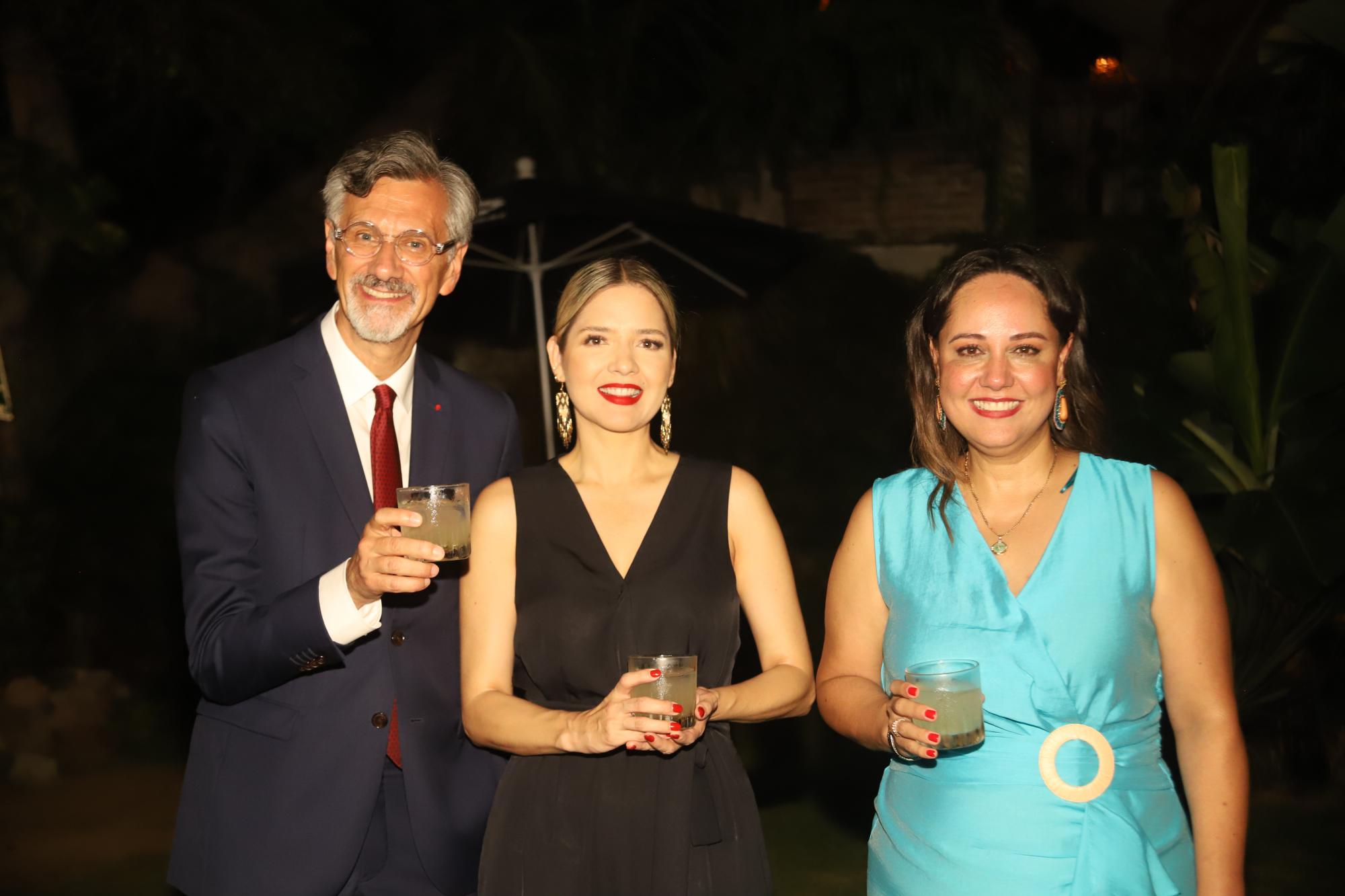 $!Jean-Pierre Asvazadourian, Estrella Palacios y Eryka Bernal.