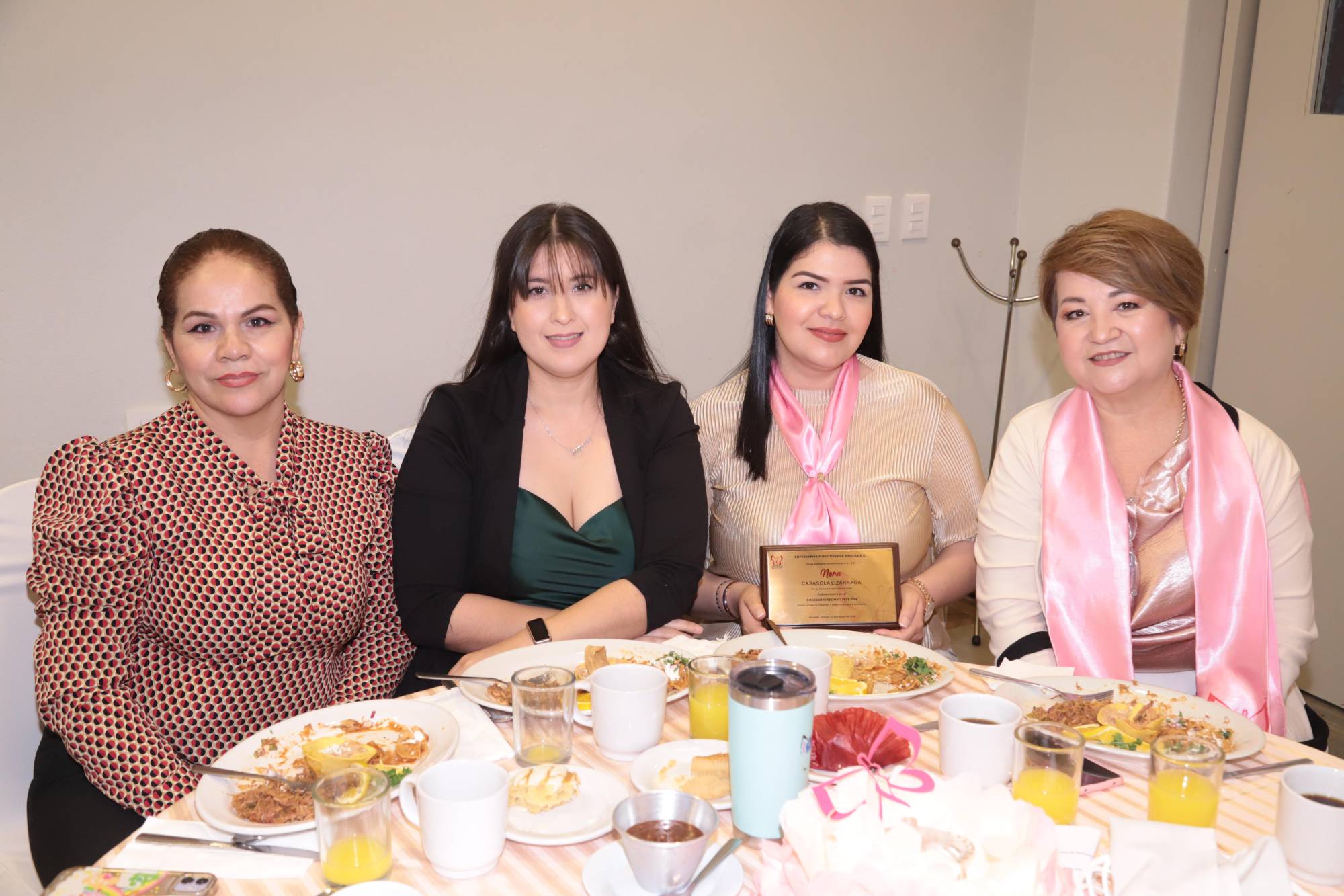 $!María Consuelo Berrelleza, Jazmín Ortiz, Dora Casasola y Martha Humarán