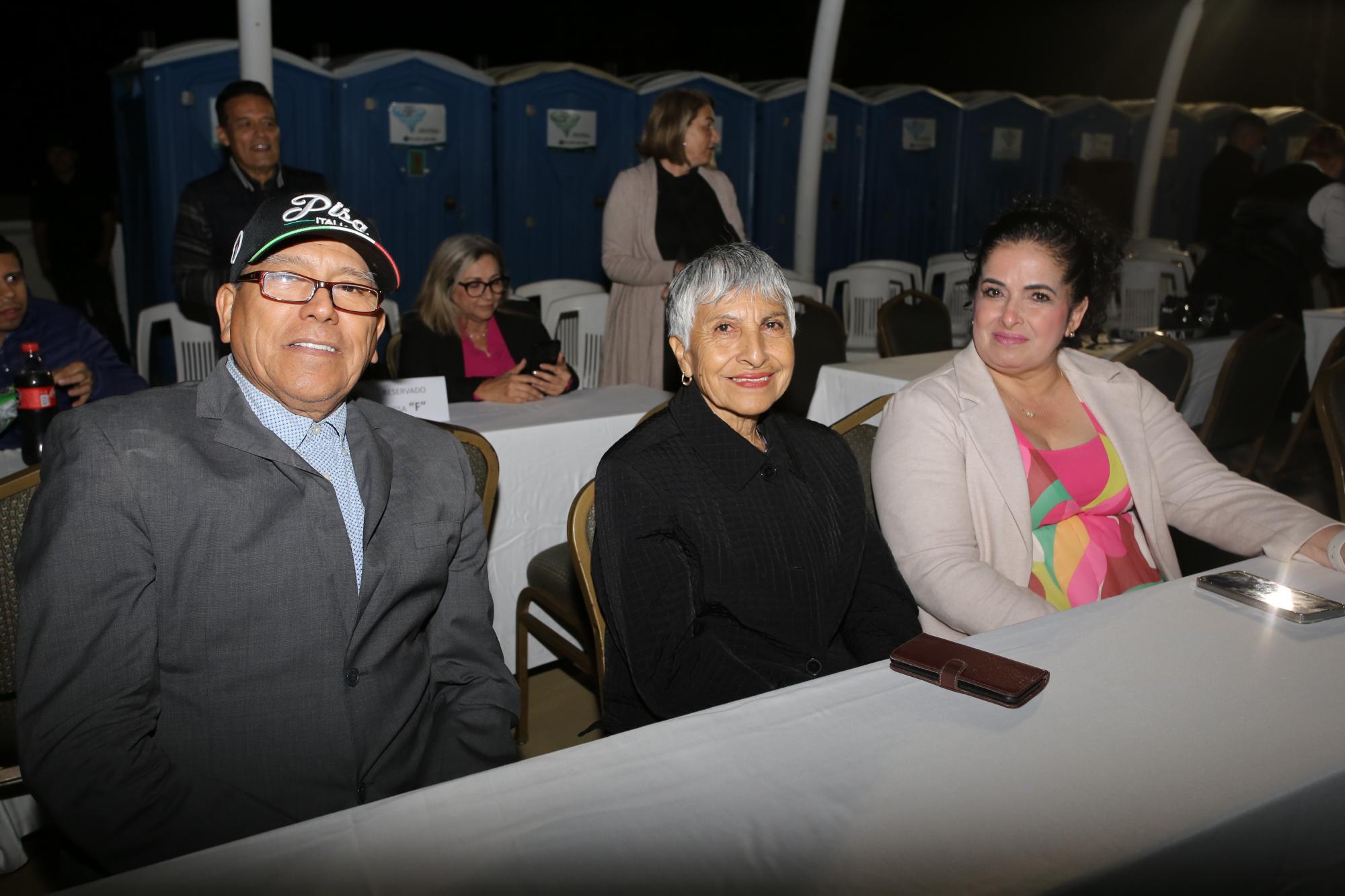 $!Roberto Rocha, Arcelia de Rocha y Ofelia Coronado.