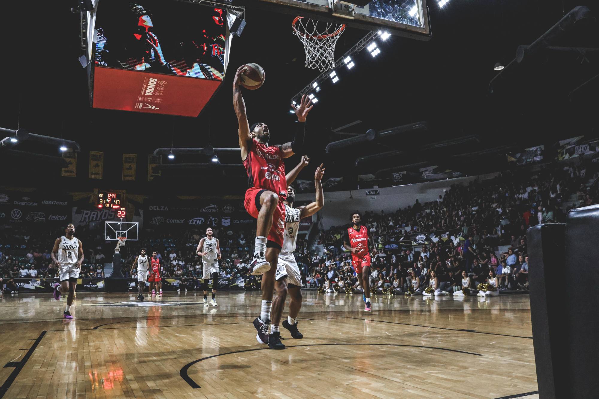 $!Venados Basketball no puede mantener la ventaja y cae en el primero de la serie ante Rayos