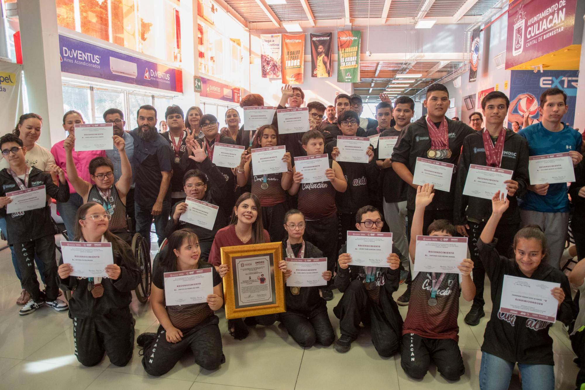 $!Culiacán reconoce a medallistas de la Paralimpiada Conade 2025 en emotiva ceremonia
