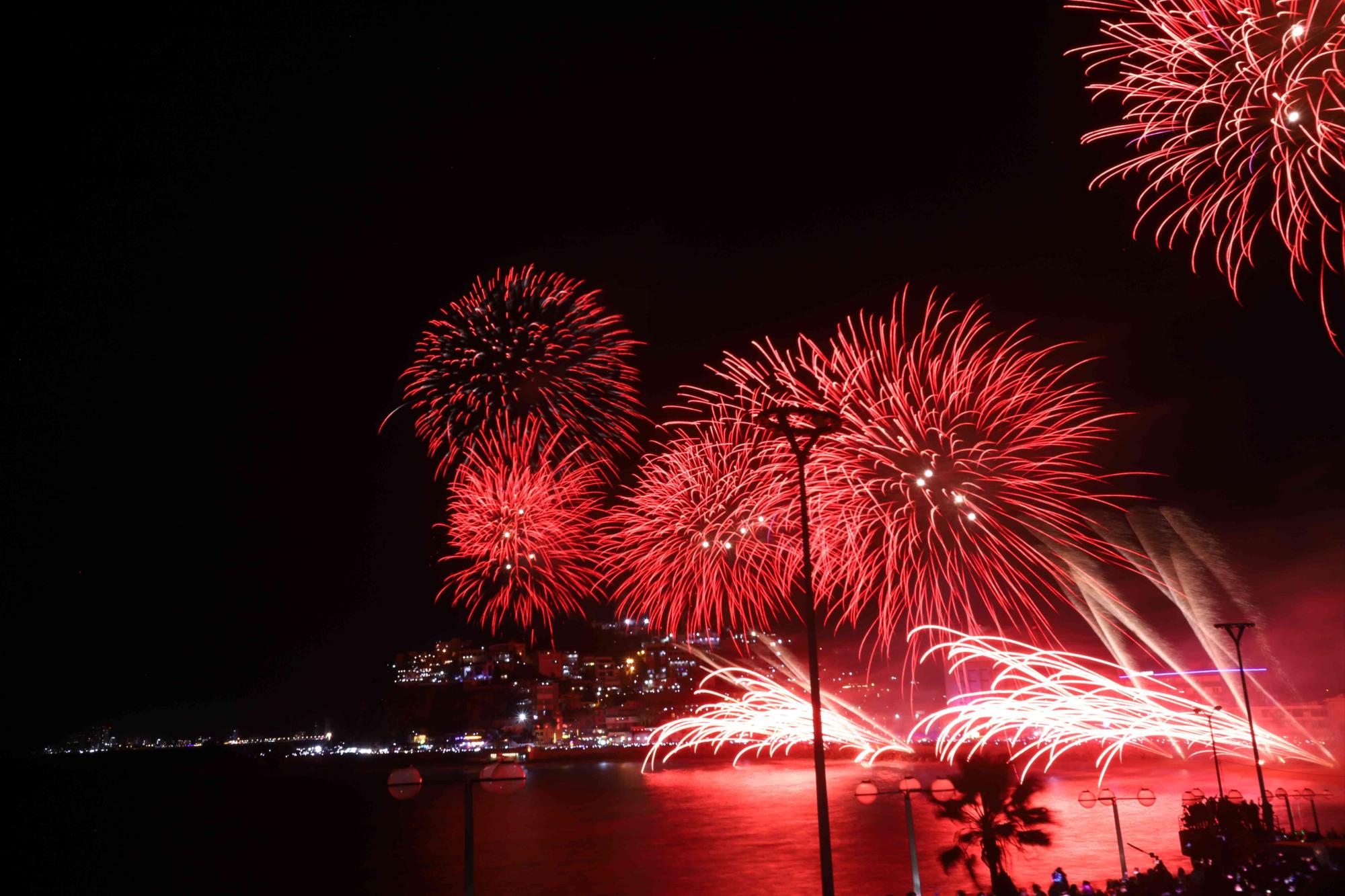 $!Disfrutan el espectacular ‘Combate Naval’