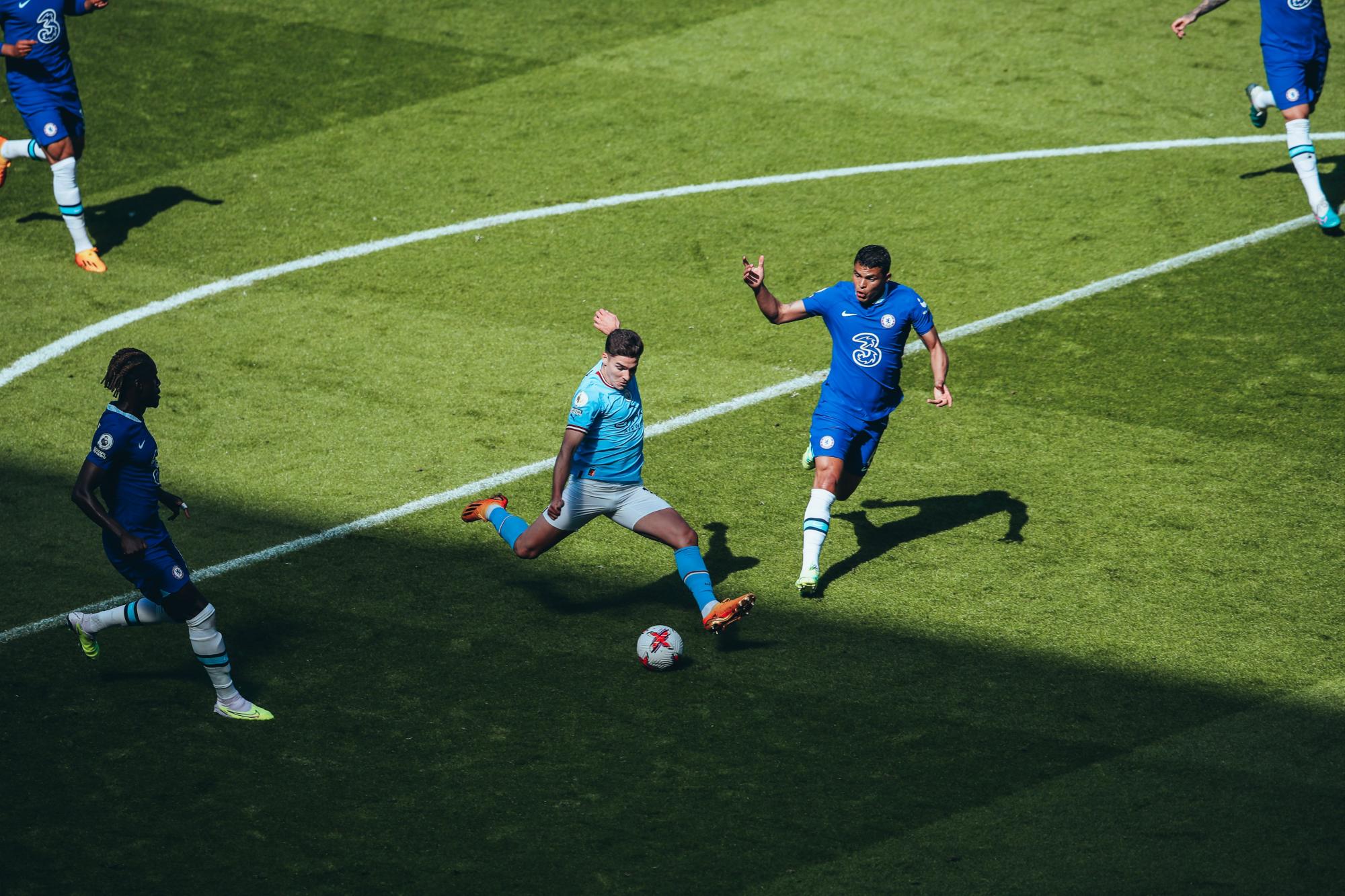 $!Gol de Álvarez pone la cereza a la fiesta en Manchester