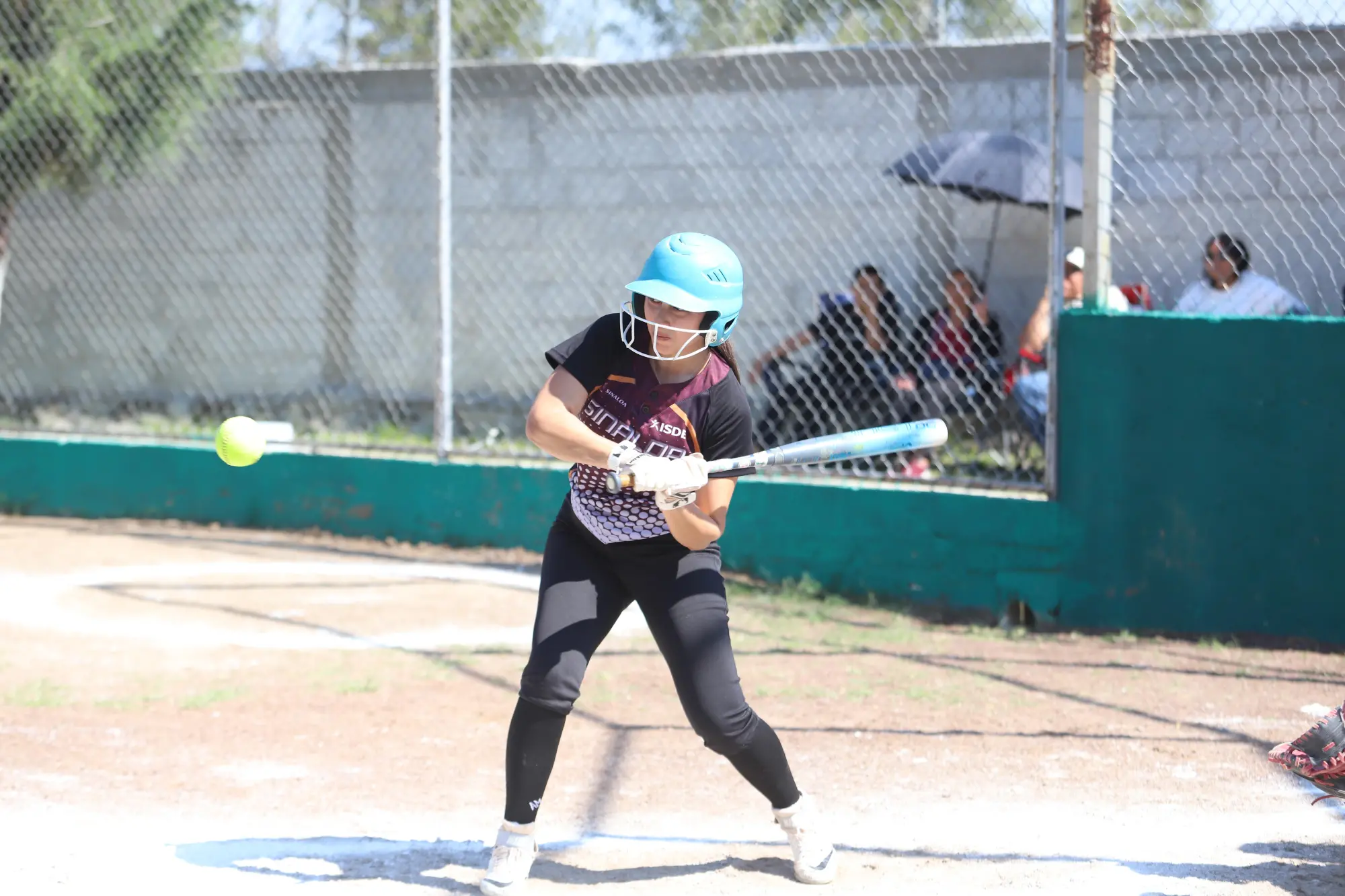 $!Sinaloa avanza a semifinales en softbol de Olimpiada Nacional con dominio del ‘Kamikaze’ Pérez