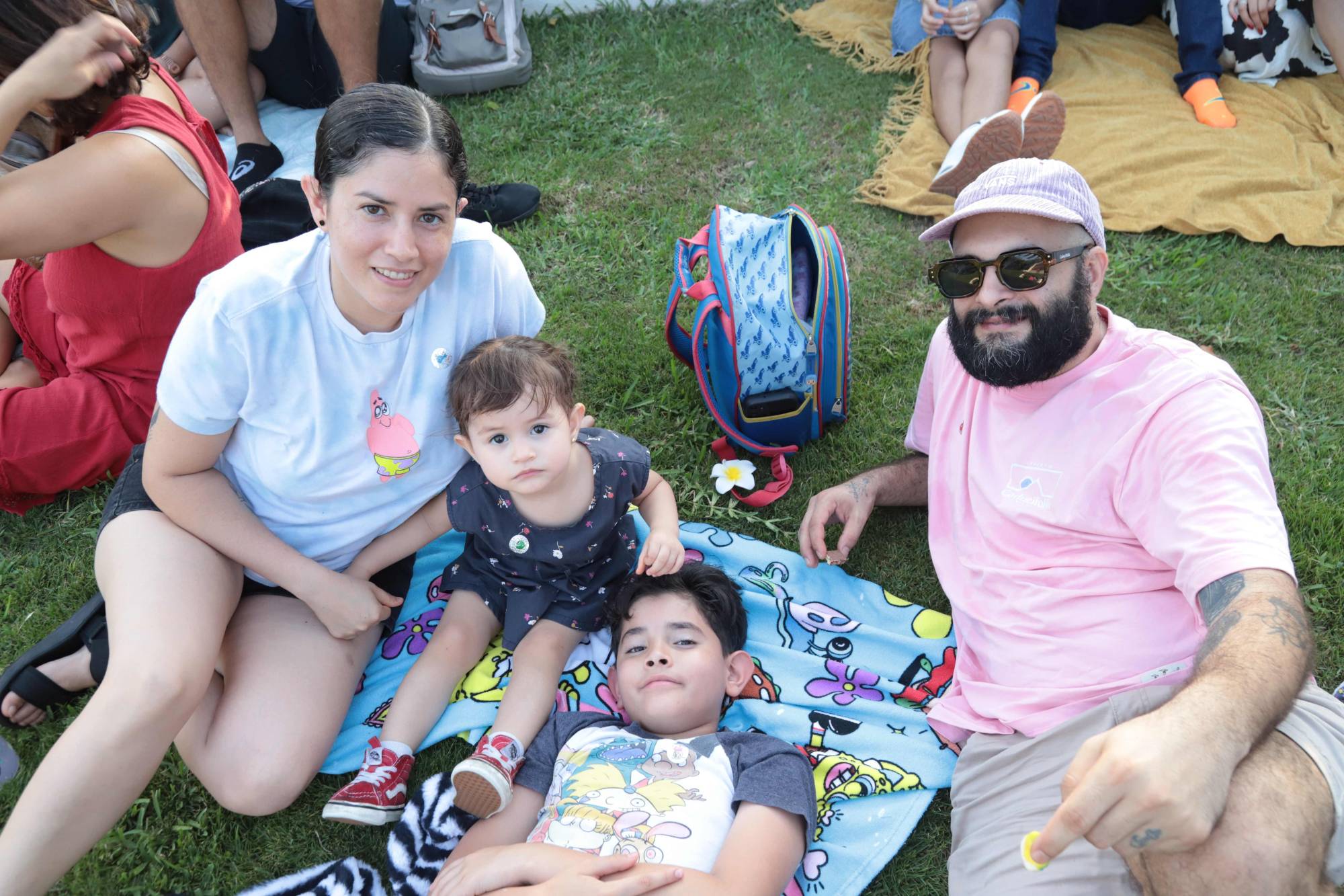 $!Dulce Guzmán y Abraham Medina junto a los niños, Lucía Medina y Logan Armenta.