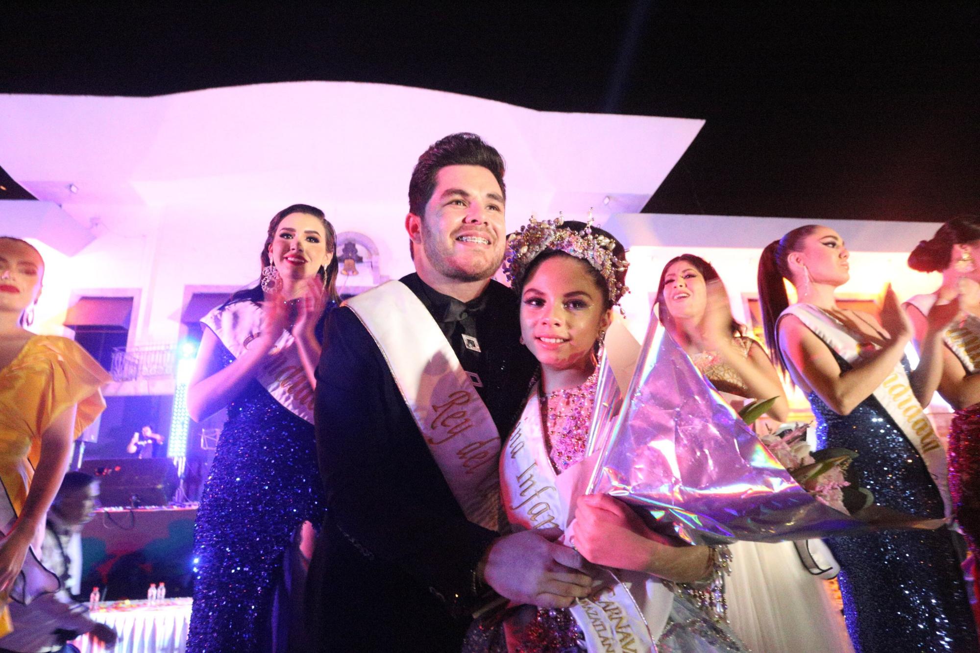 $!Víctor Quiroz y Melanie Alarcón, Rey de la Alegría y Reina Infantil del Carnaval de Mazatlán 2023.