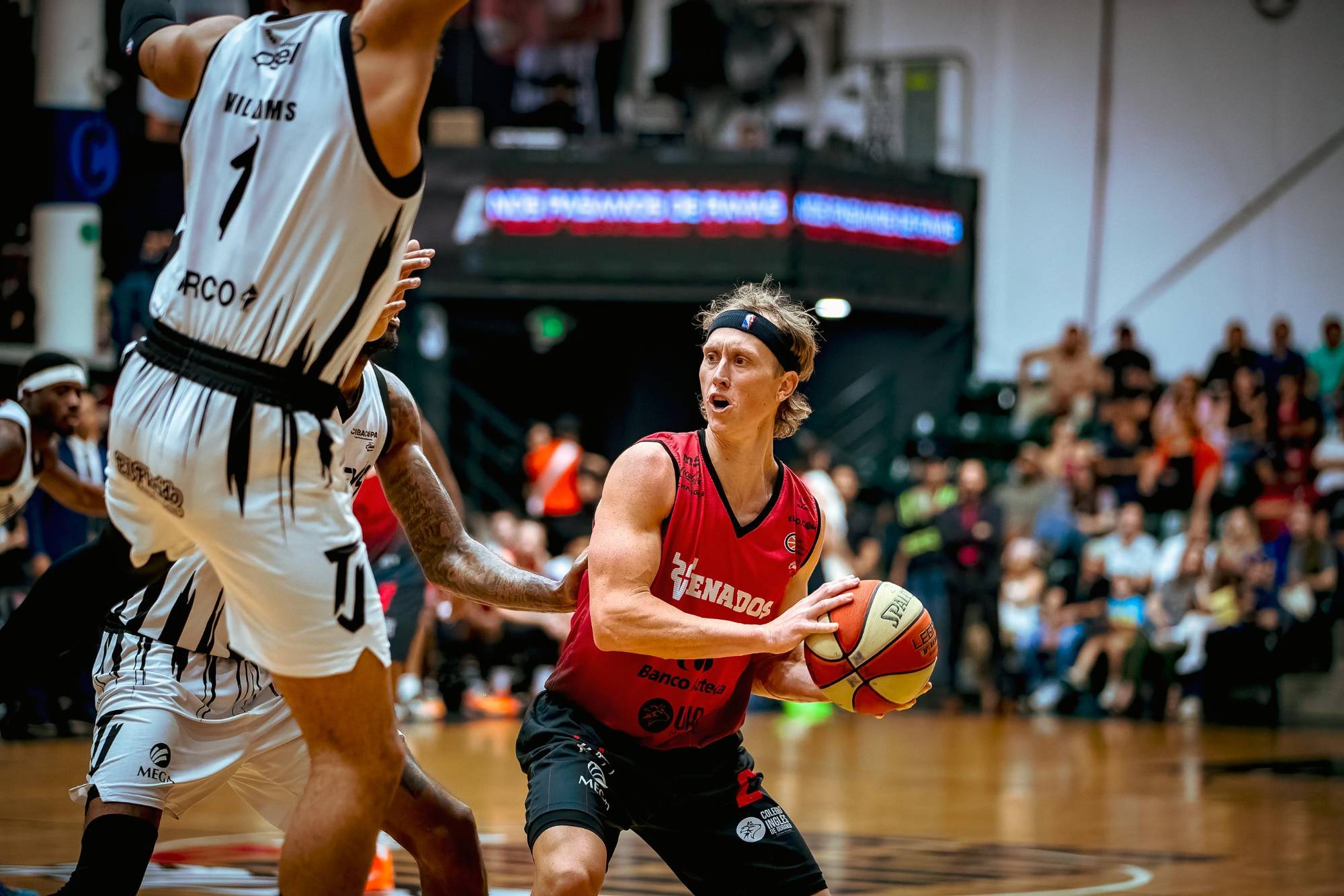 $!Zonkeys frenan reacción de Venados Basketball y se imponen en final dramático