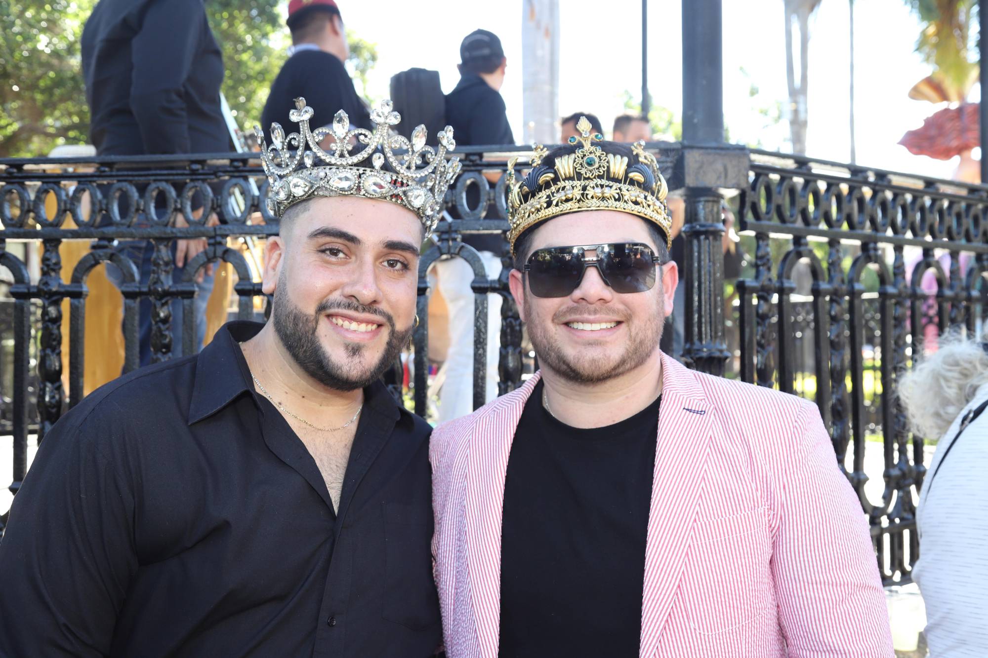 $!Brayan Gamboa y Víctor Quiroz, Rey de la Alegría del Carnaval de Mazatlán 2025 y 2023, respectivamente.