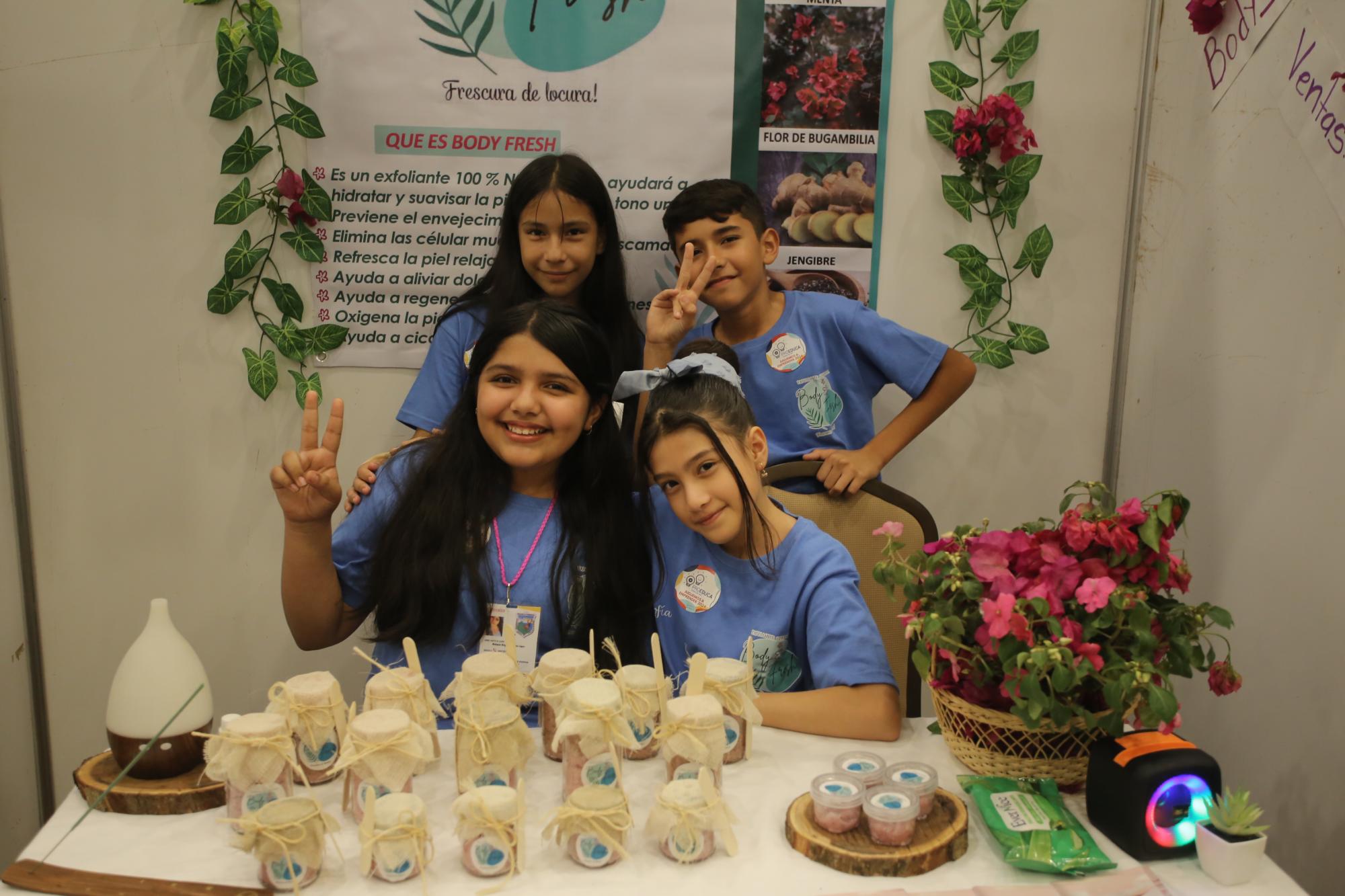 $!Hellen Pérez, Melanie Zazueta, Ernesto Magaña y Sophia Vizcarra.