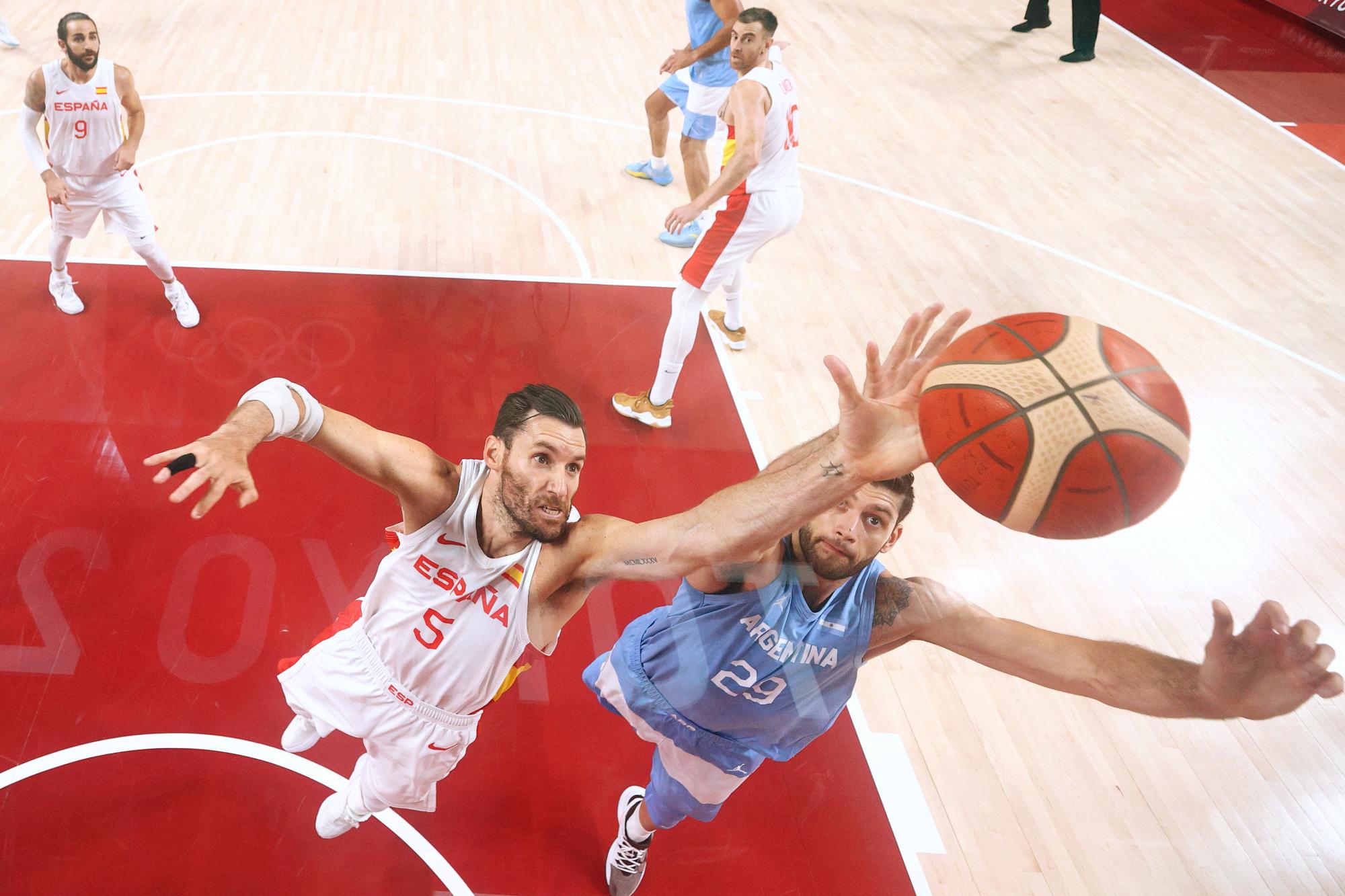 $!España pasa a cuartos de final en el baloncesto olímpico y deja a Argentina en problemas
