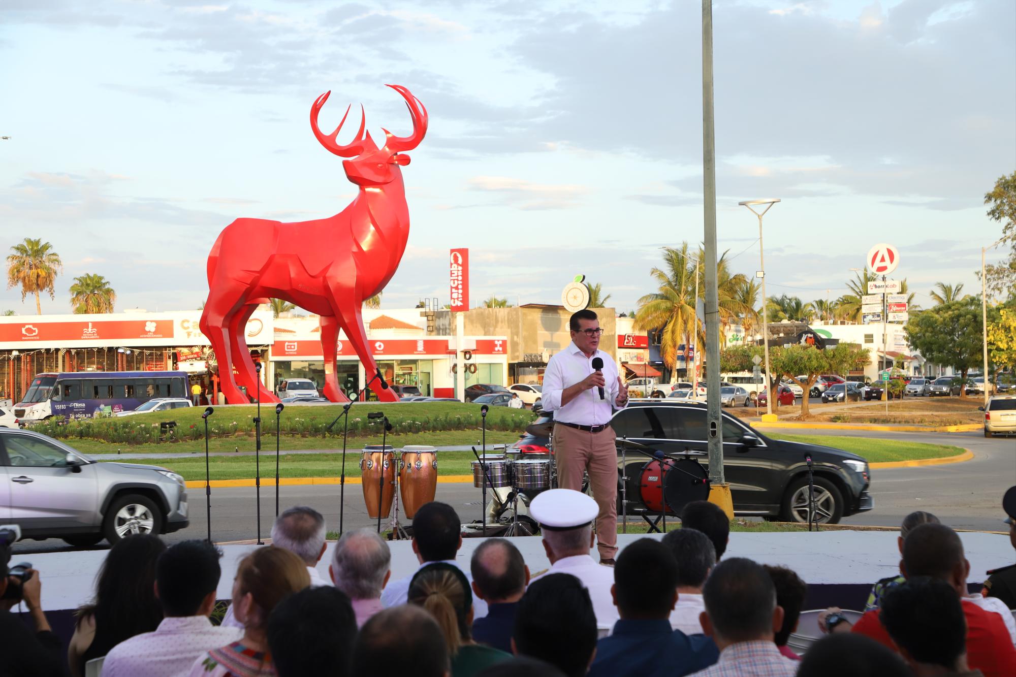 $!El Alcalde también expresó una mensaje a los presentes.
