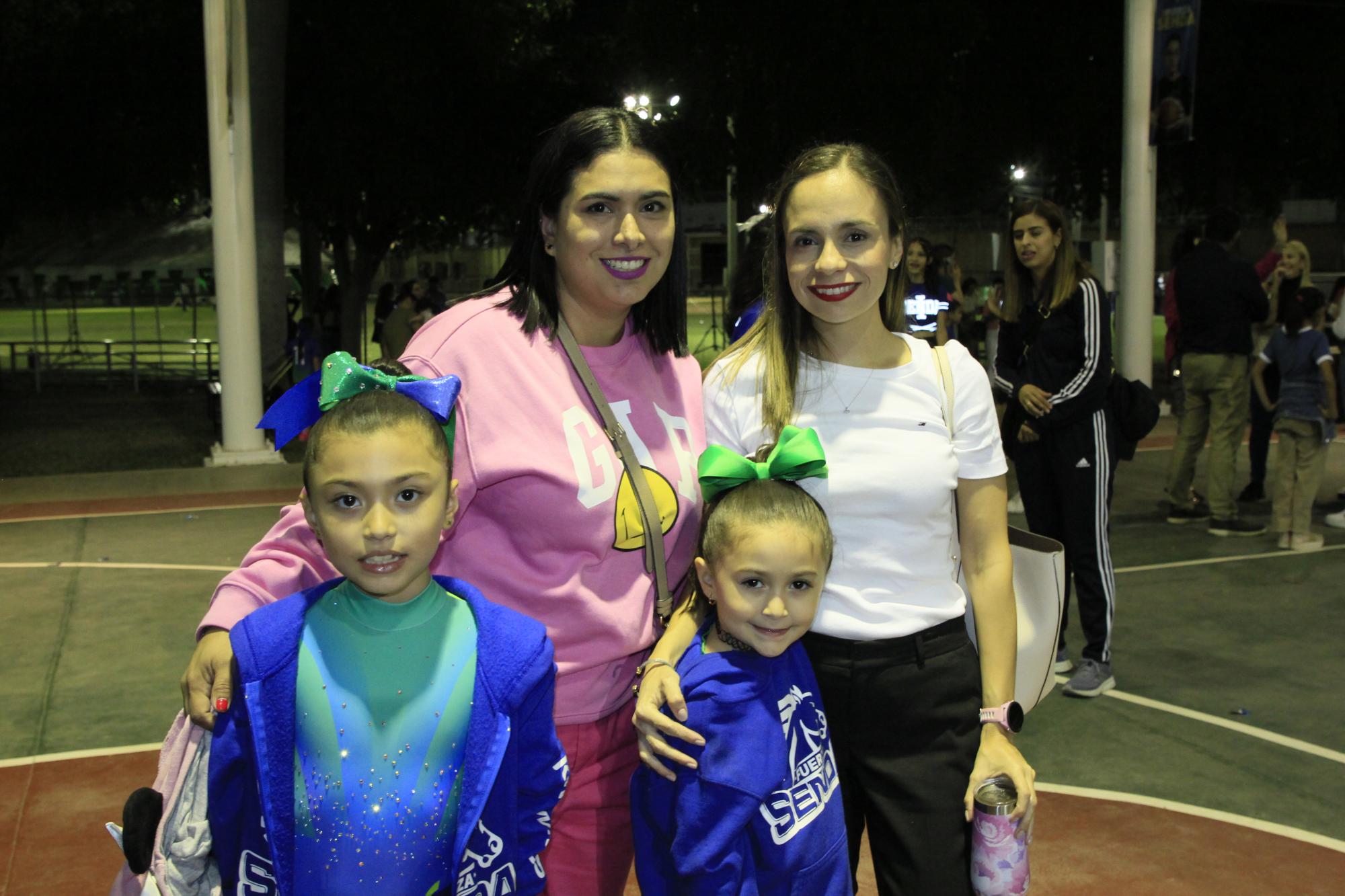 $!Gabriela Flores y Marielos Angulo con las niñas María Fernanda y Ana Lucía Téllez.