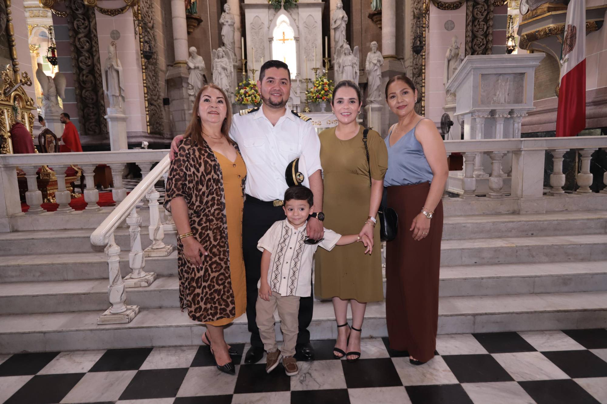 $!Guillermina Padilla, Víctor Loya, Diana Osuna y Jetzabel Bañuelos. Al frente el pequeño Víctor Loya Osuna.