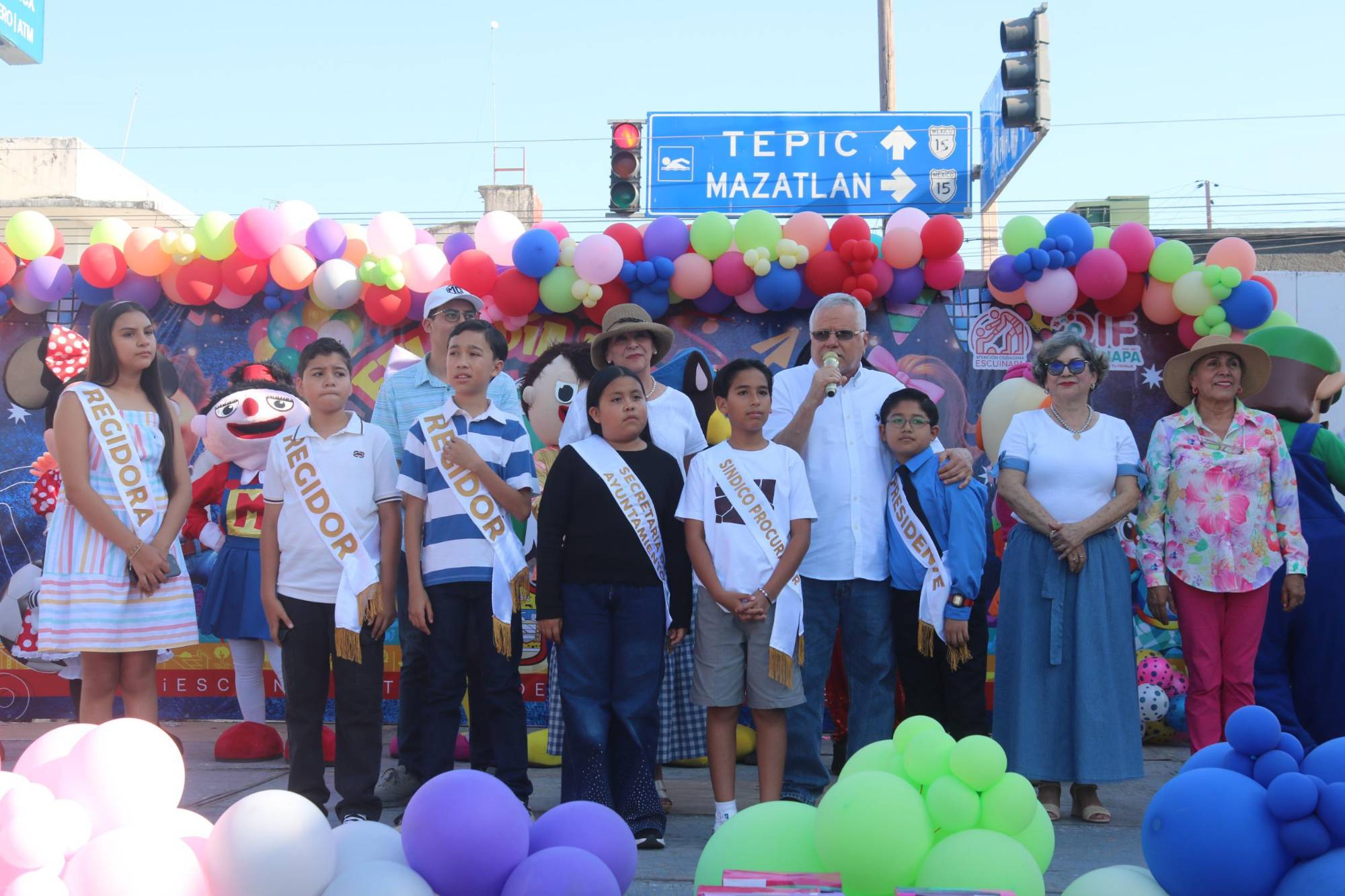 $!Celebran a niños en Escuinapa con actividades y show de botargas