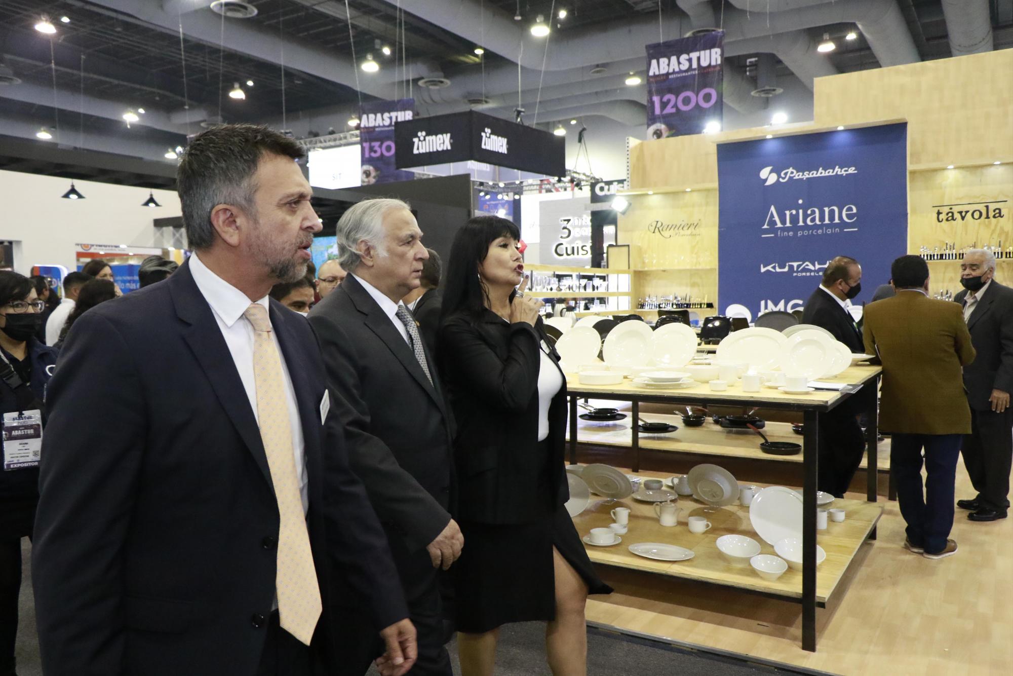 $!Turismo, noble y dinámico, sector estratégico en la economía y la integración social: Miguel Torruco