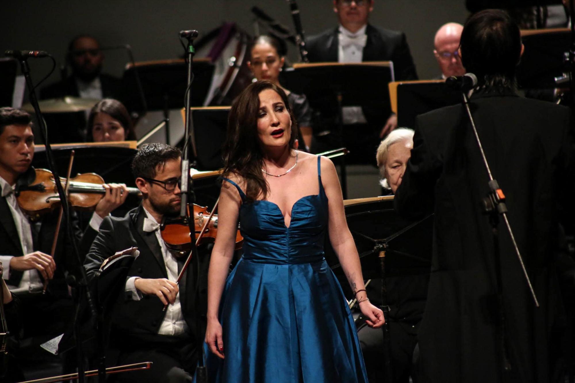 $!En el concierto participó la soprano y actriz Vanessa Asenjo.