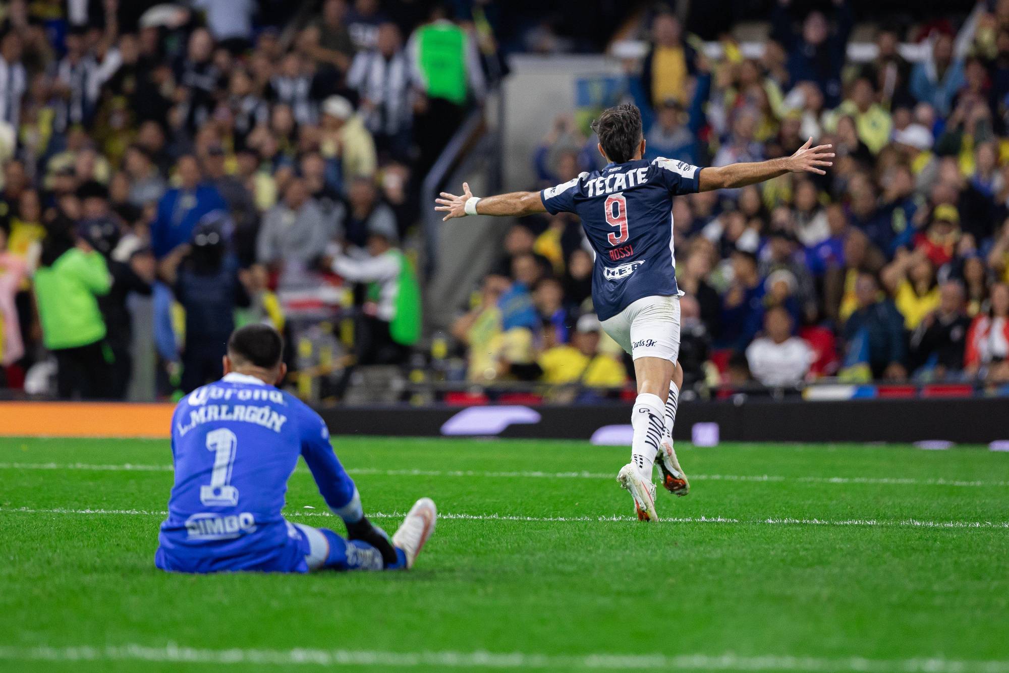 $!América empata 1-1 con Monterrey en el Azteca y mantiene el liderato