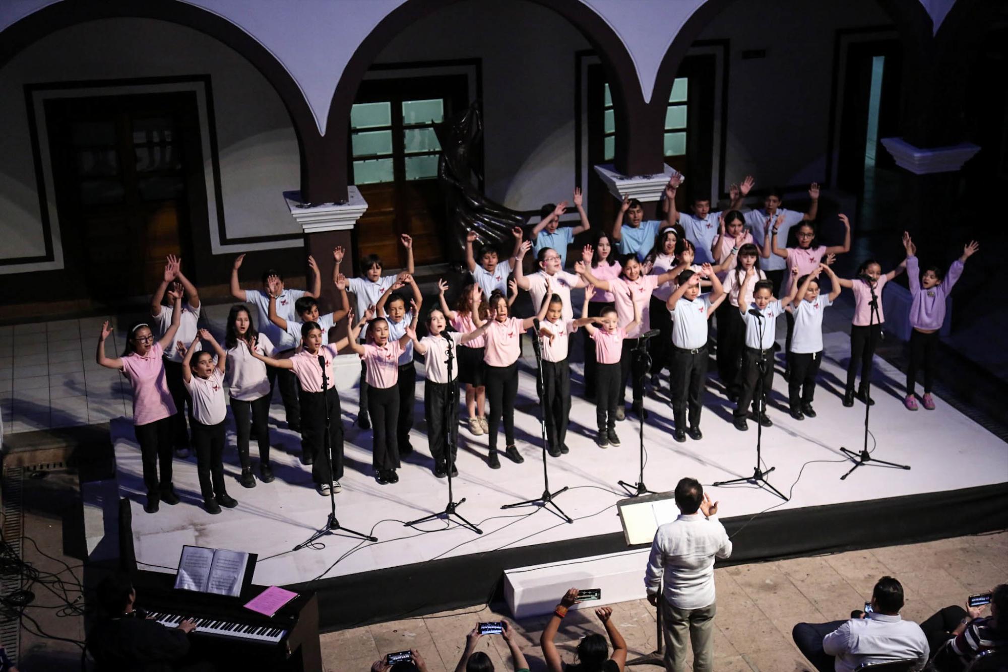 $!Tres coros ofrecen temas religiosos y cantos de esperanza