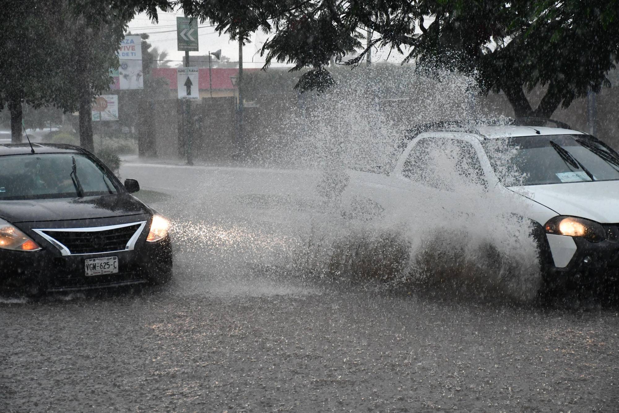 $!Cae lluvia fuerte sobre el Centro y sur de Culiacán; las precipitaciones se extendieron por un par de horas