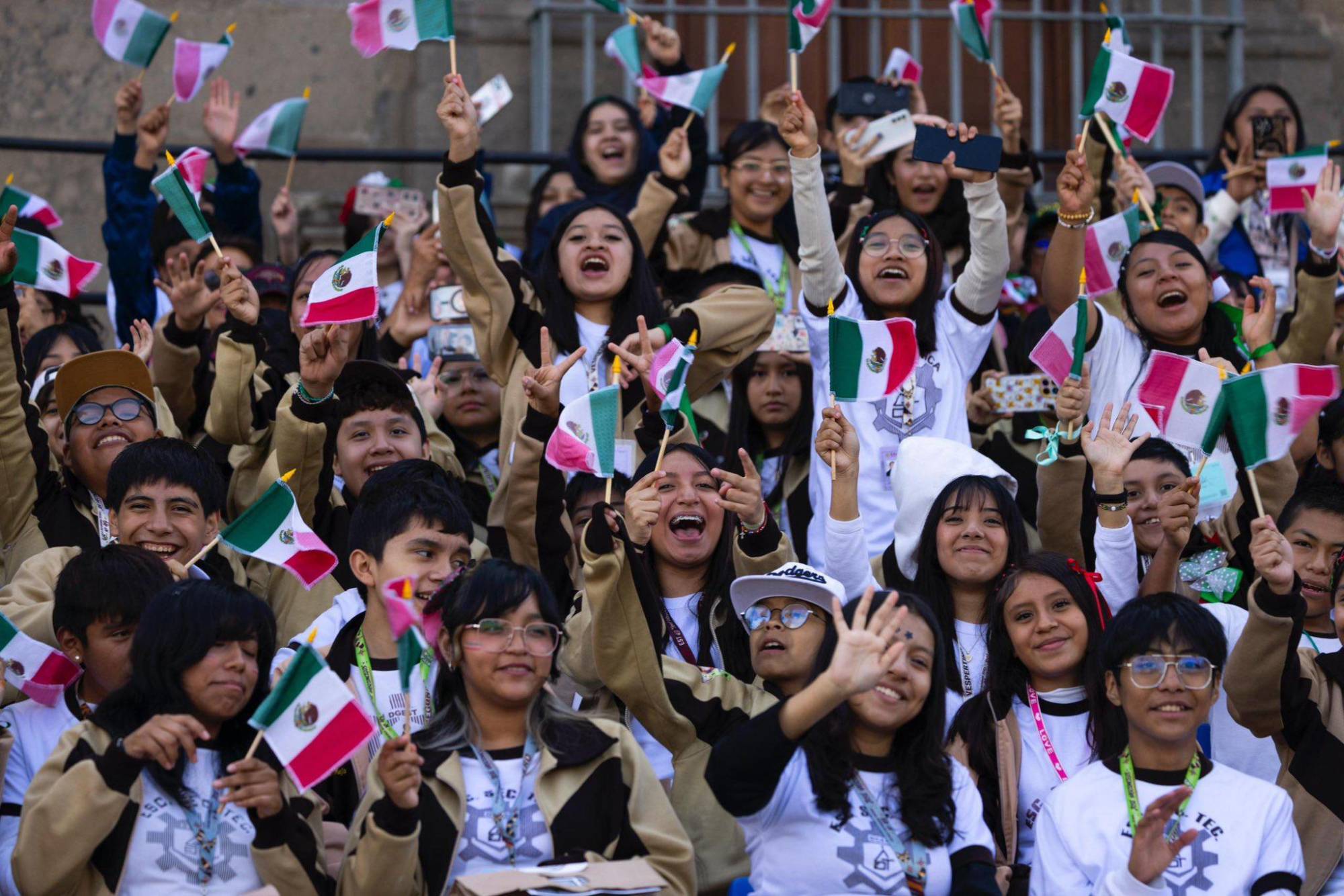 $!México no se doblega ni se vende, advierte Sheinbaum durante el desfile de la Independencia