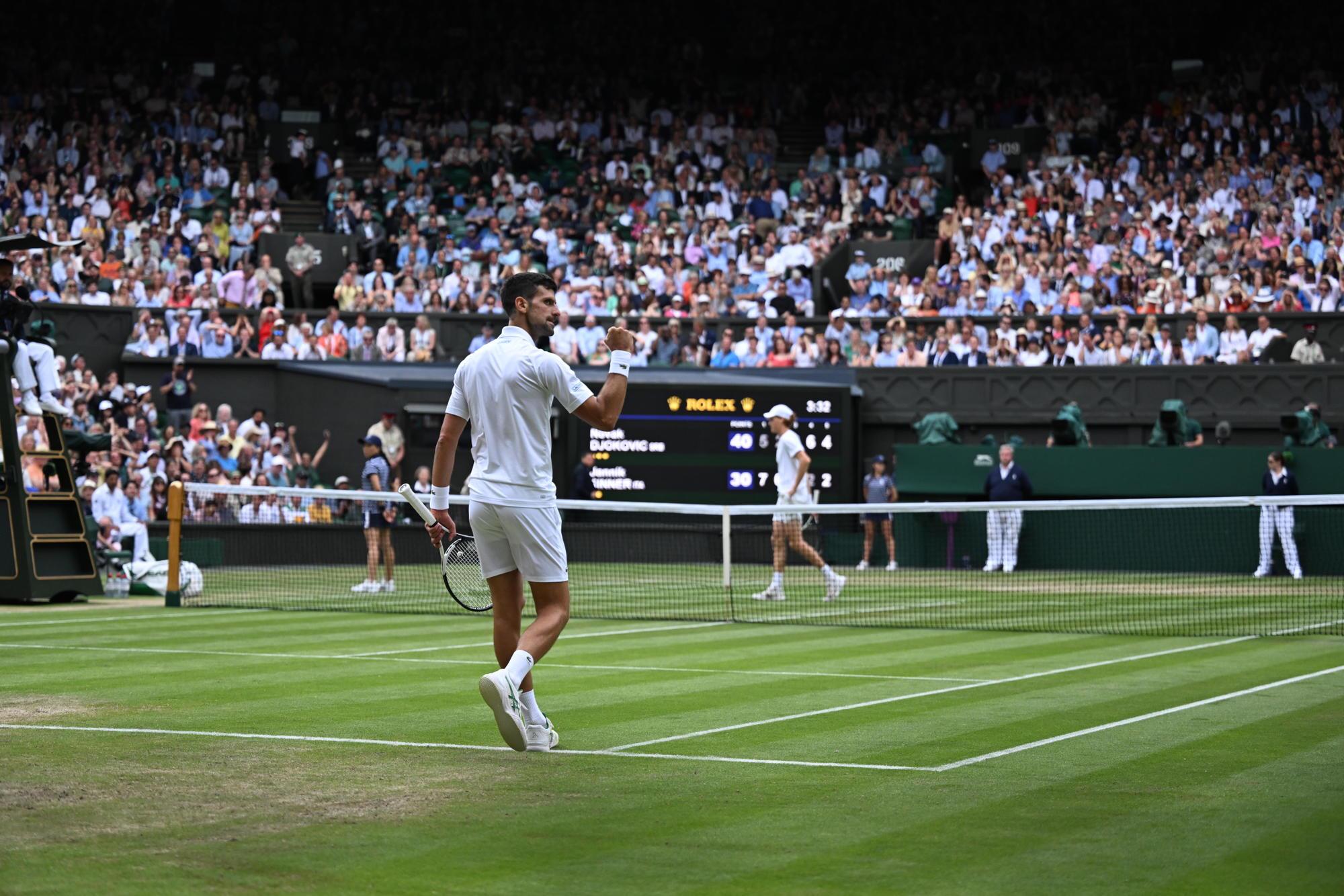 $!Novak Djokovic gana, pero se asoma al precipicio en Wimbledon