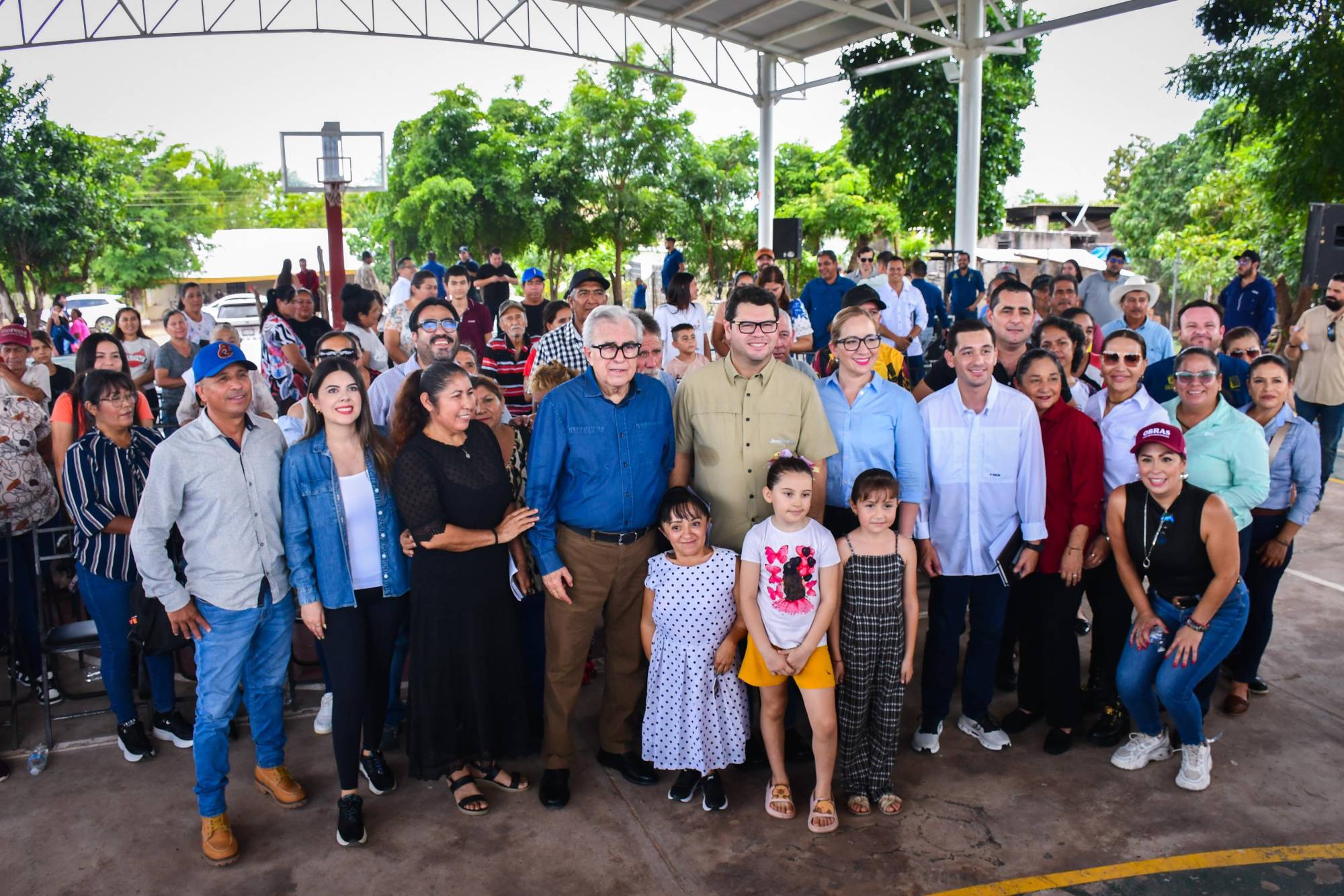 $!Inauguran techumbre y entregan viviendas en Chiqueritos, Culiacán