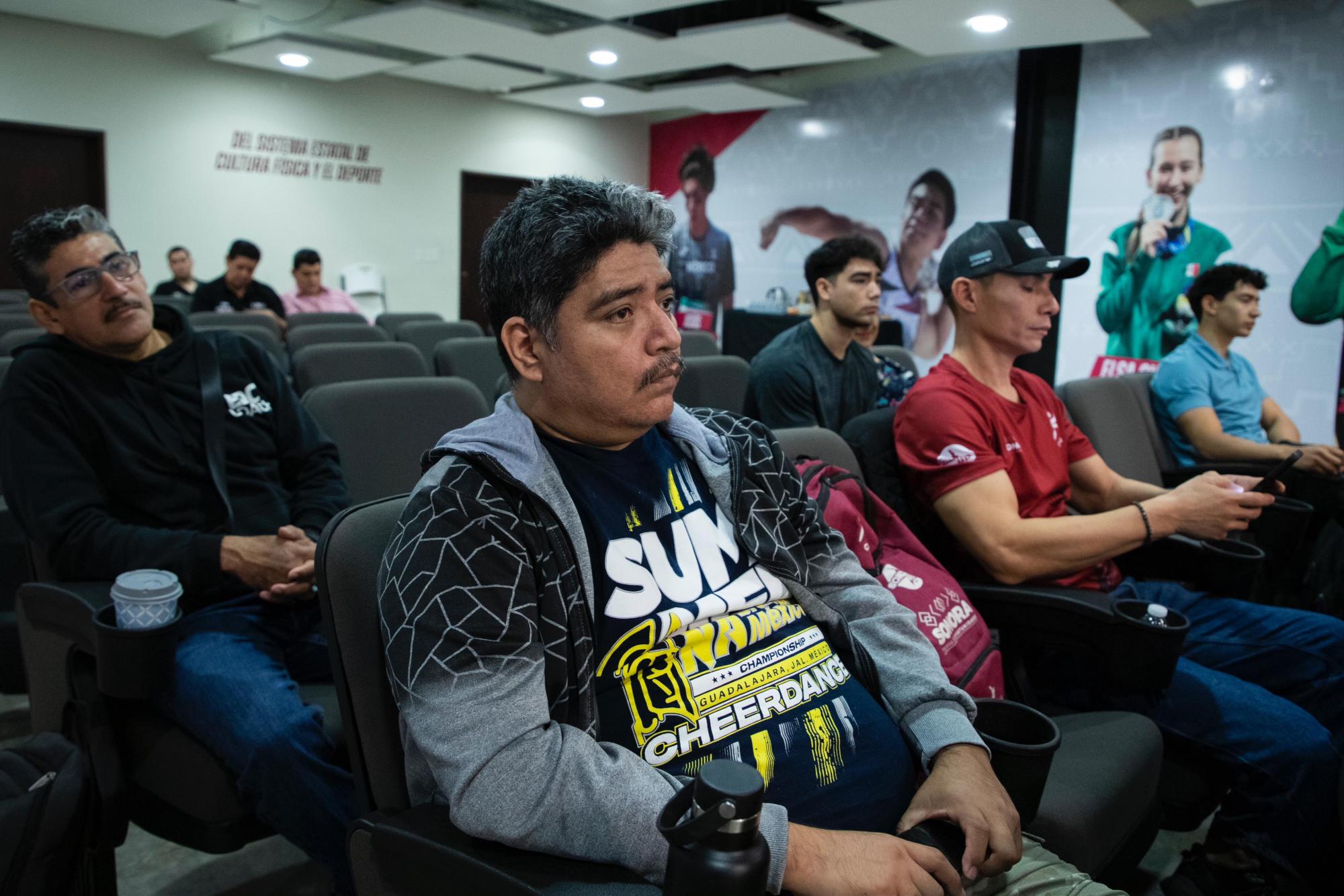 $!Capacitan a entrenadores de gimnasia artística varonil, en Culiacán