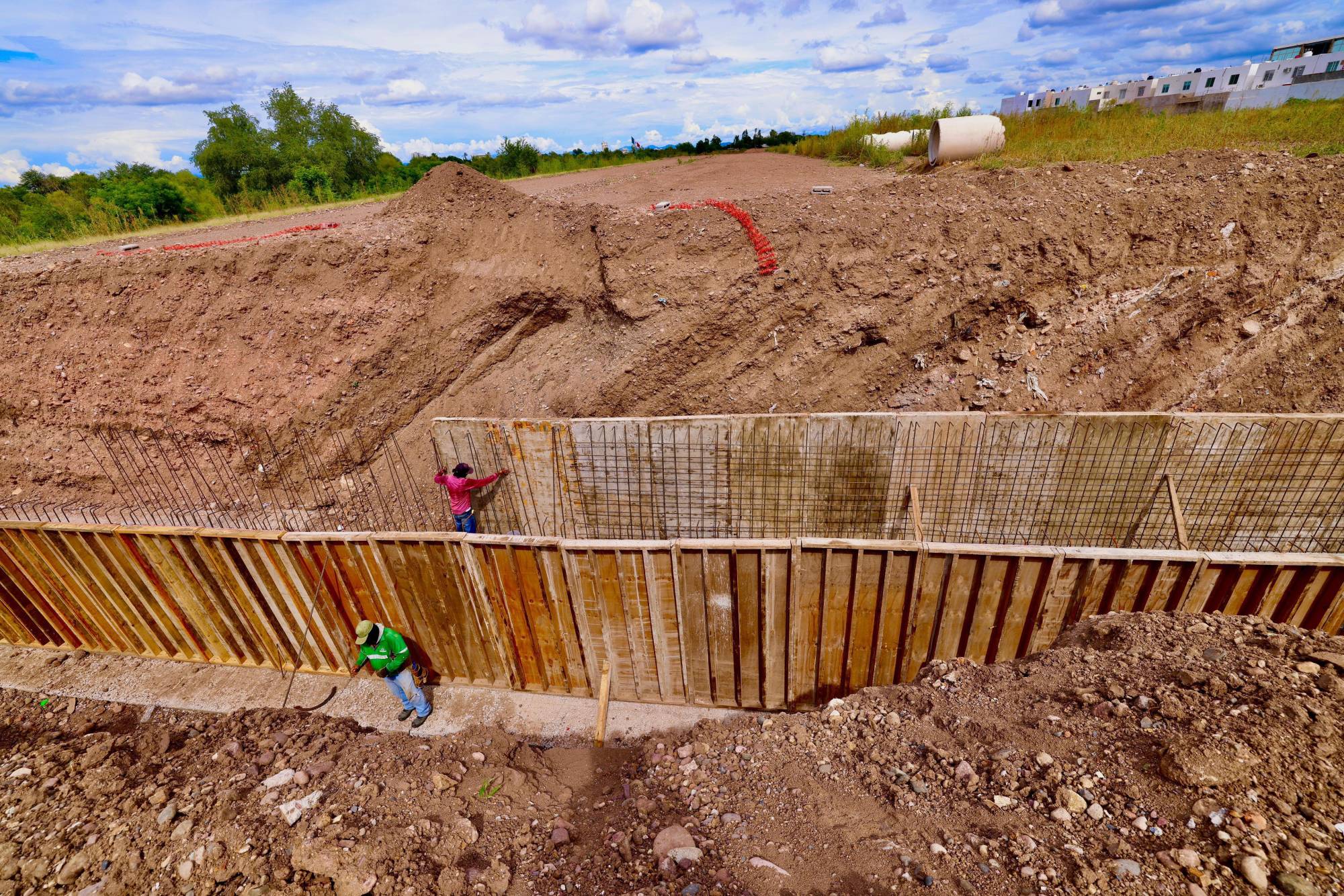 $!Rocha Moya supervisa avances del Malecón margen izquierda en Culiacán
