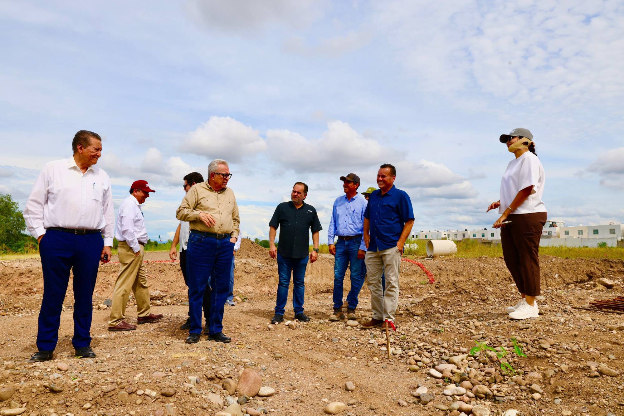 $!Rocha Moya supervisa avances del Malecón margen izquierda en Culiacán