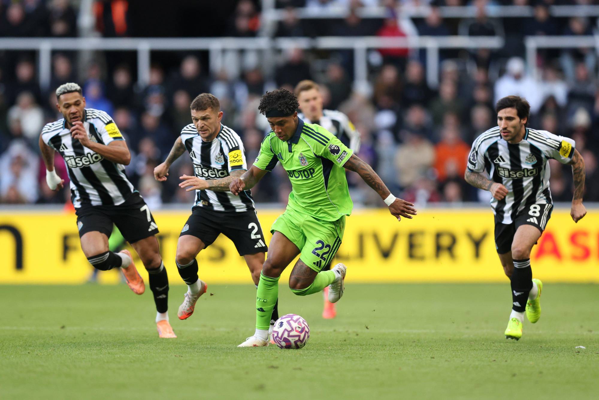 $!Newcastle vence al Fulham con gol agónico de Guimarães; Raúl Jiménez es titular los 90 minutos