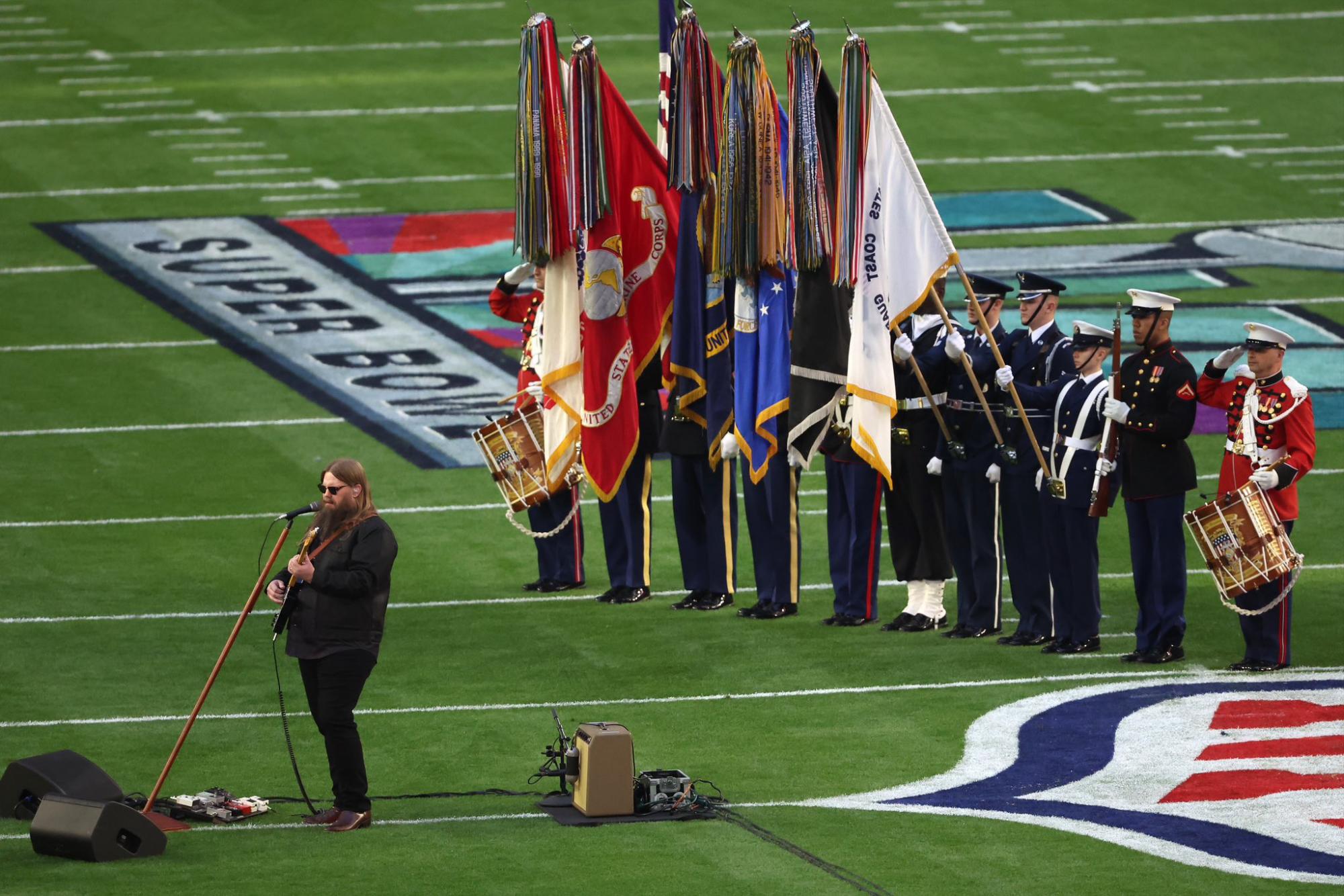 $!Interpreta Chris Stapleton el Himno Nacional en el Súper Tazón 57