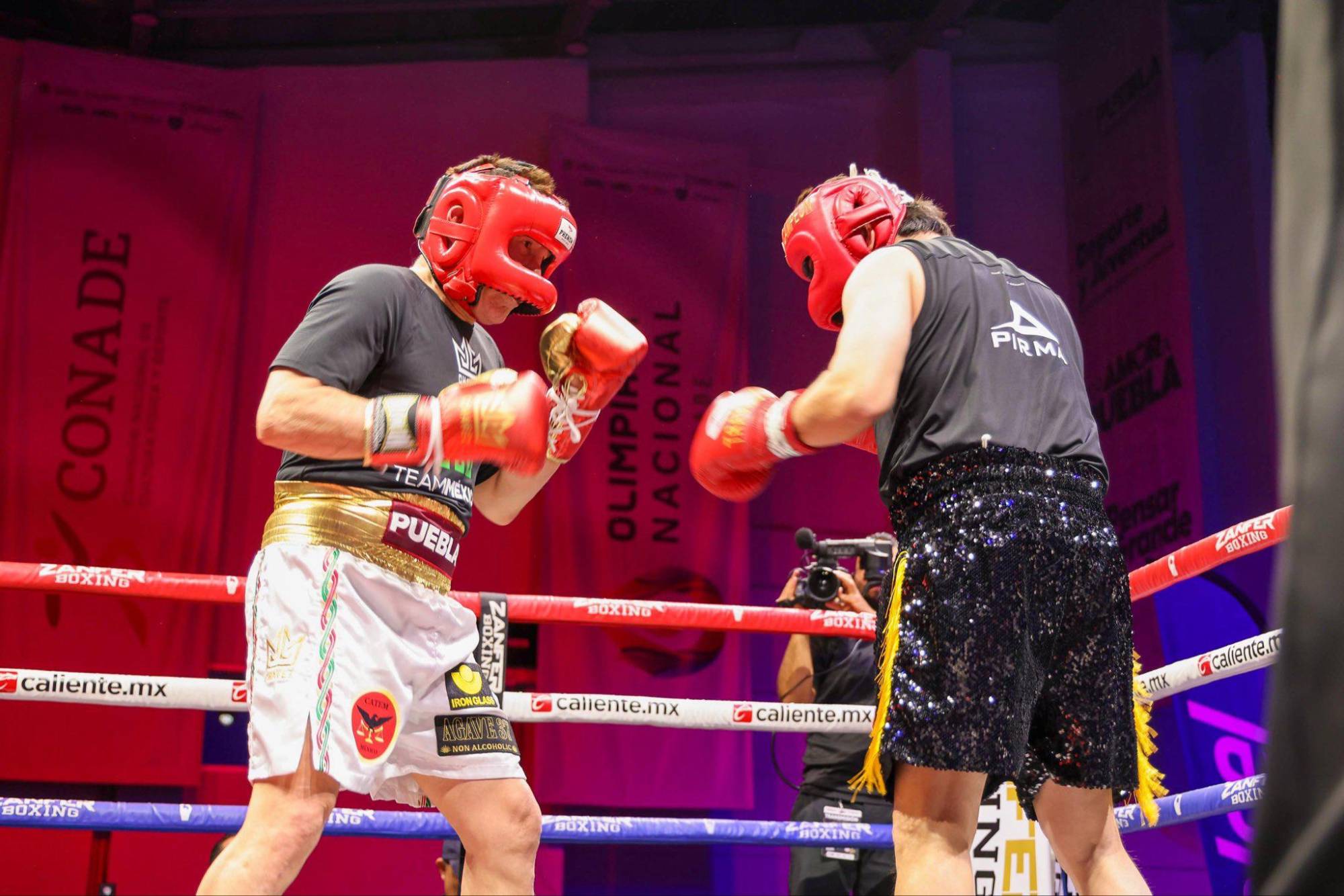 $!Julio César Chávez y ‘Travieso’ Arce vuelven a encender el ring en Puebla