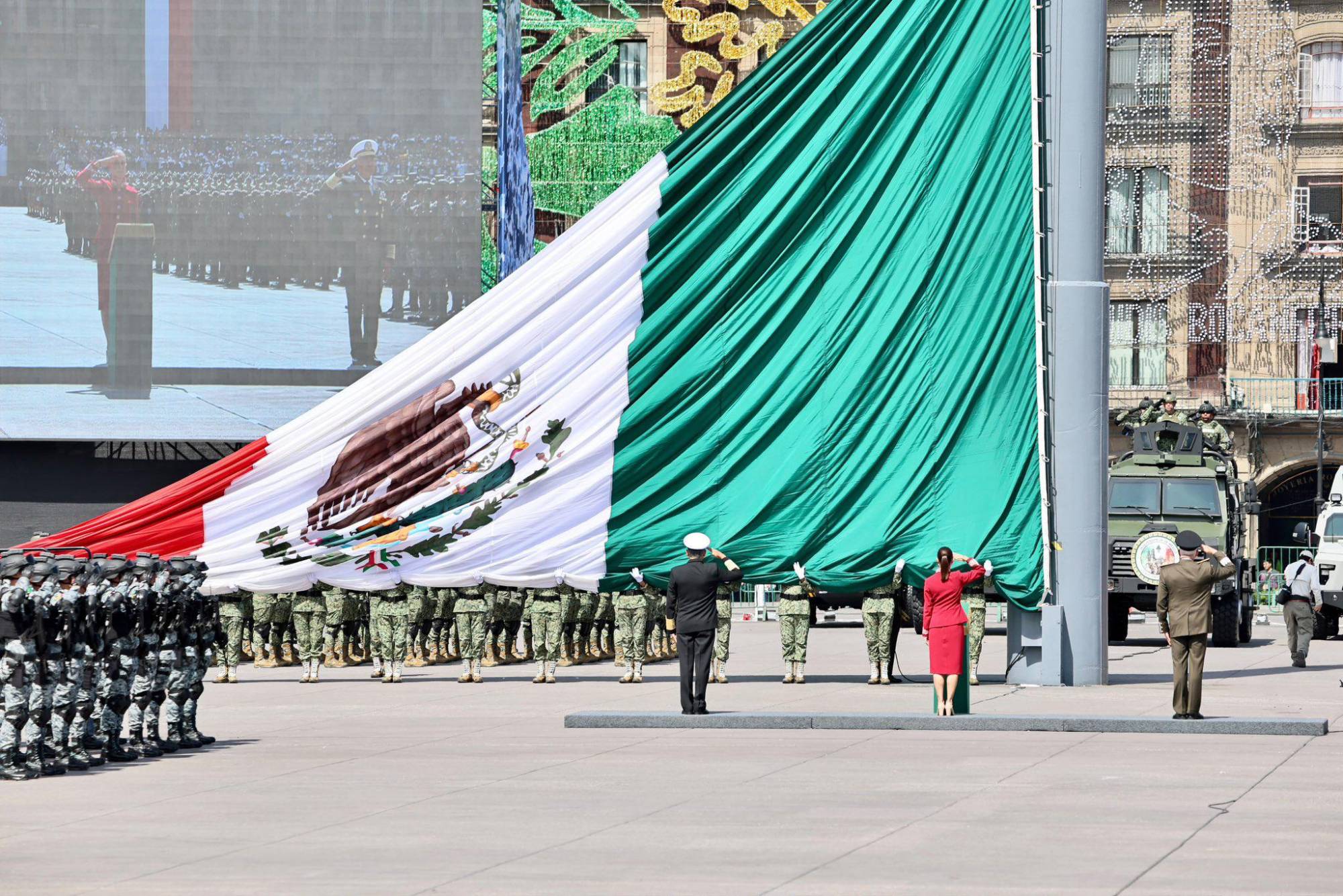 $!México no se doblega ni se vende, advierte Sheinbaum durante el desfile de la Independencia