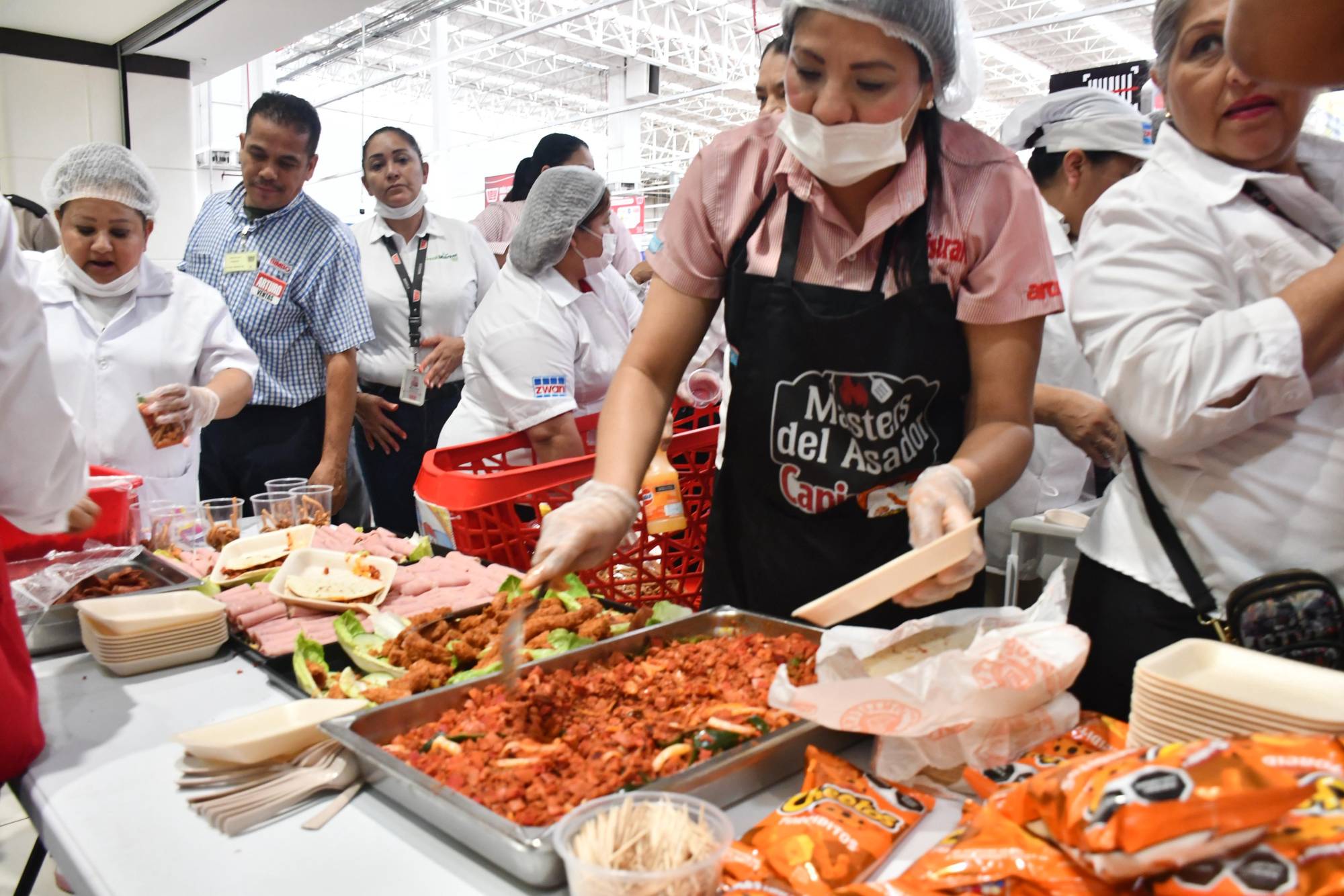 $!Casa Ley celebra 71 años de su fundación junto a sus clientes en Culiacán