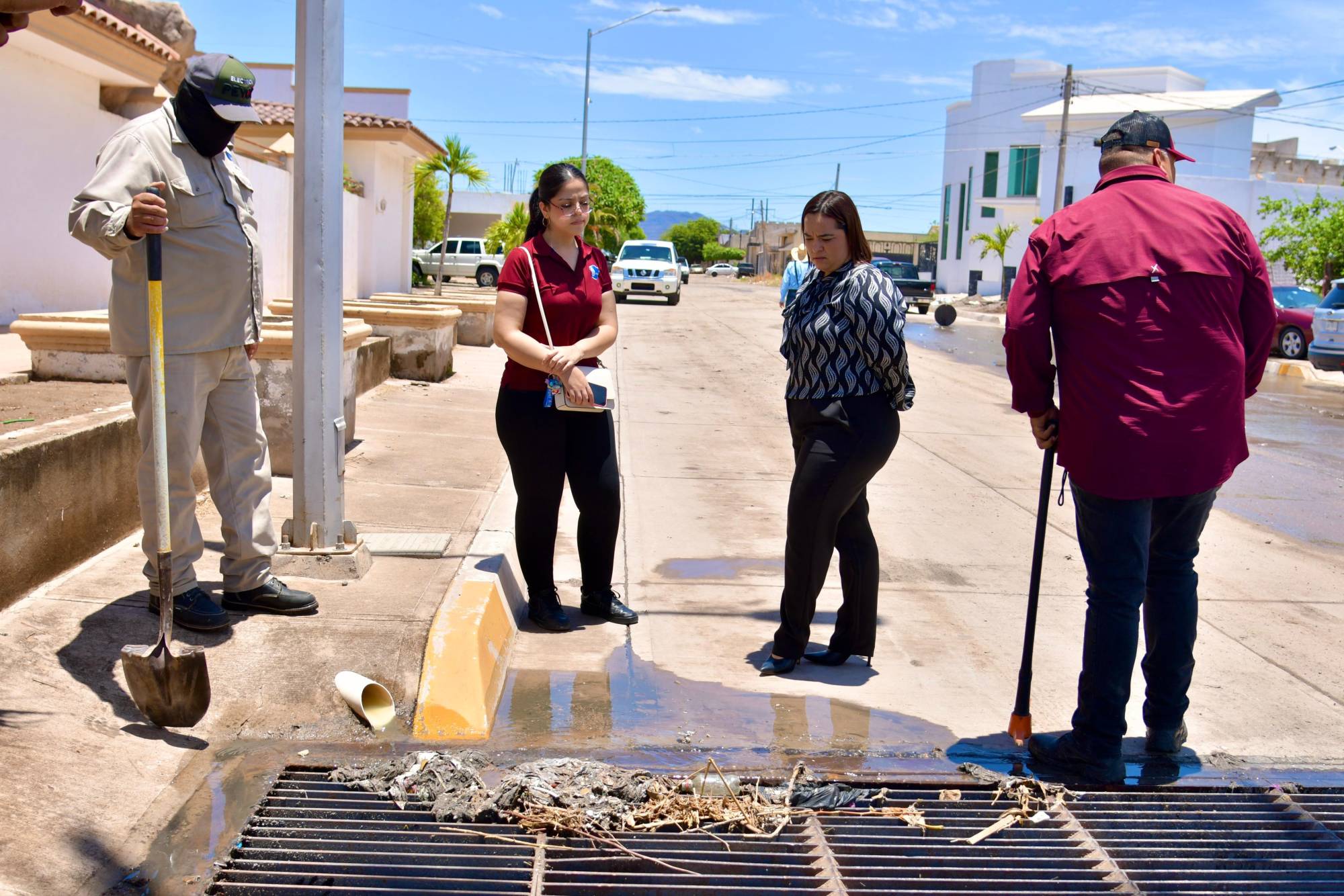 $!Atienden brotes de drenaje tras primeras lluvias en Salvador Alvarado