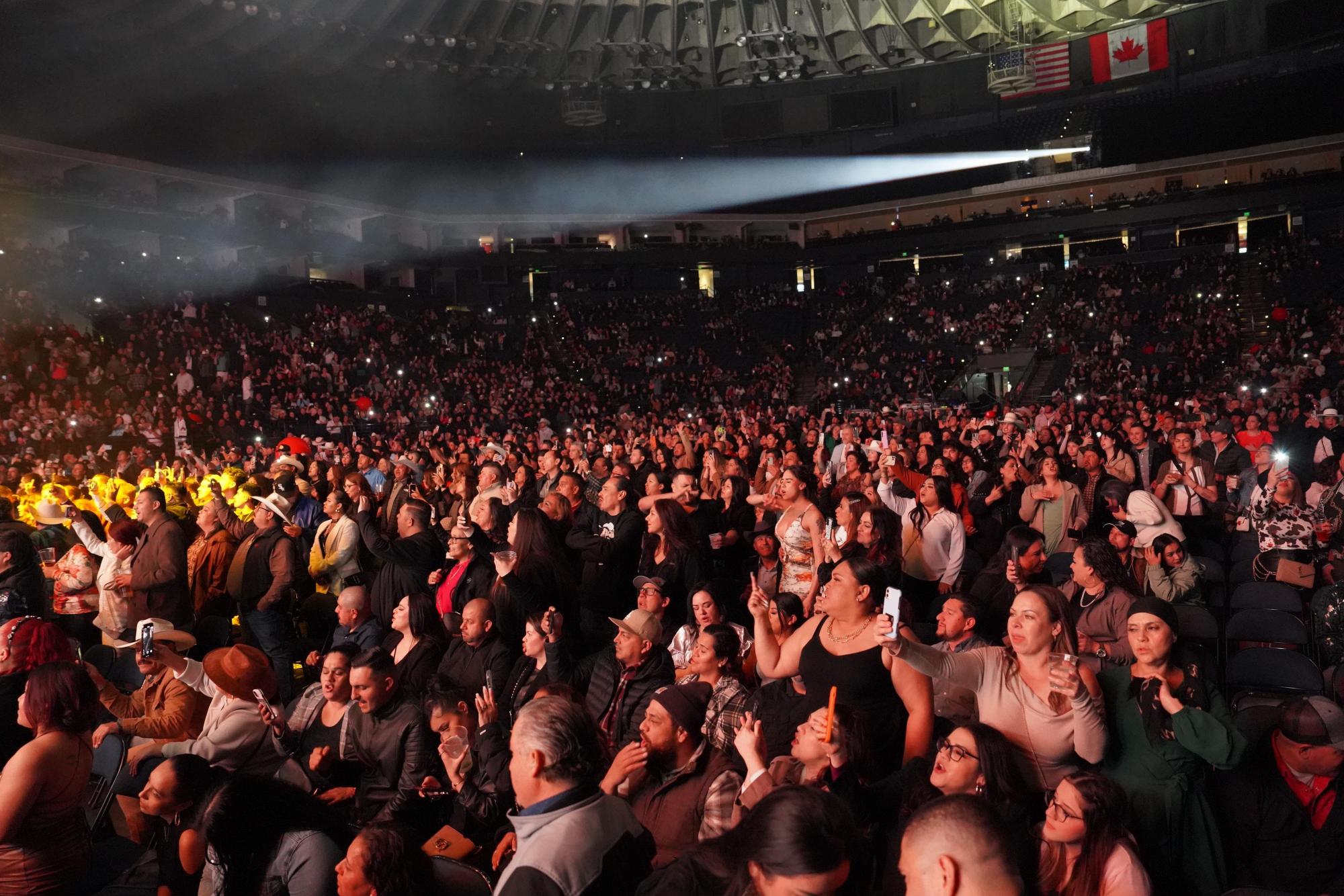 $!Cautivan Pancho Barraza y sus hijos en el escenario