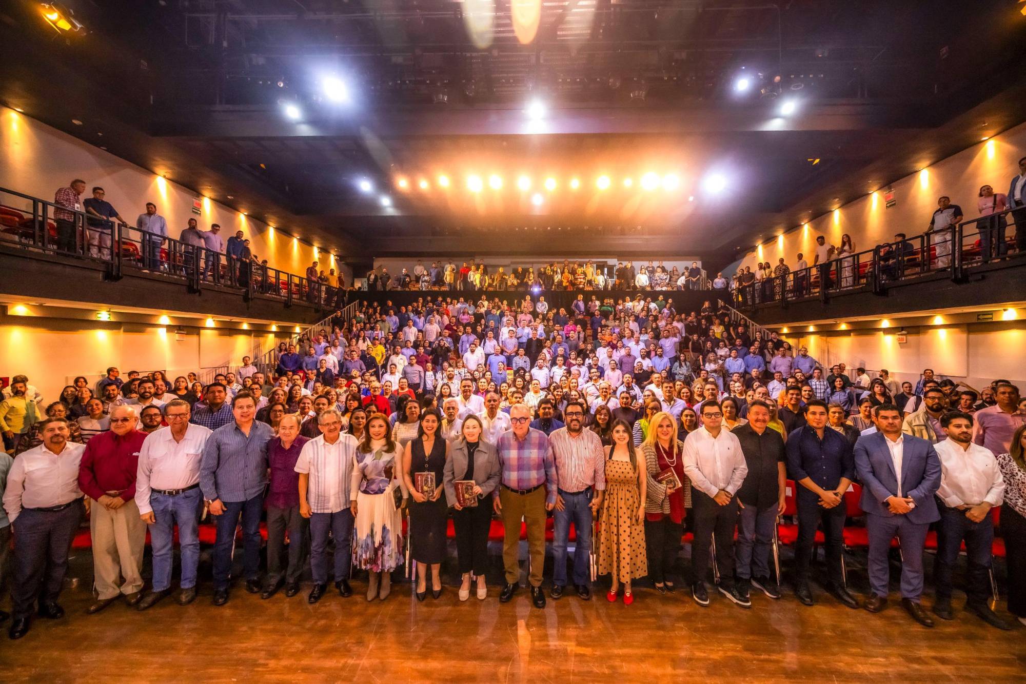 $!Rocha Moya presenta en la FIL Culiacán libro sobre el proceso legislativo de la reforma educativa